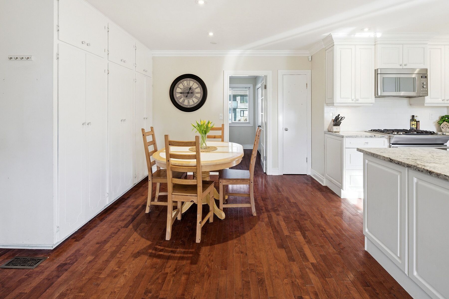  Gordon Head Family Home - 物件實景