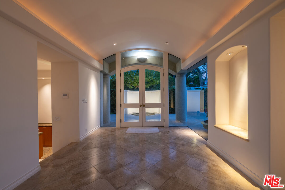 Beverly Hills, California, 90210, United States, 5 Bedrooms Bedrooms, ,4 BathroomsBathrooms,Residential,For Sale,1991118