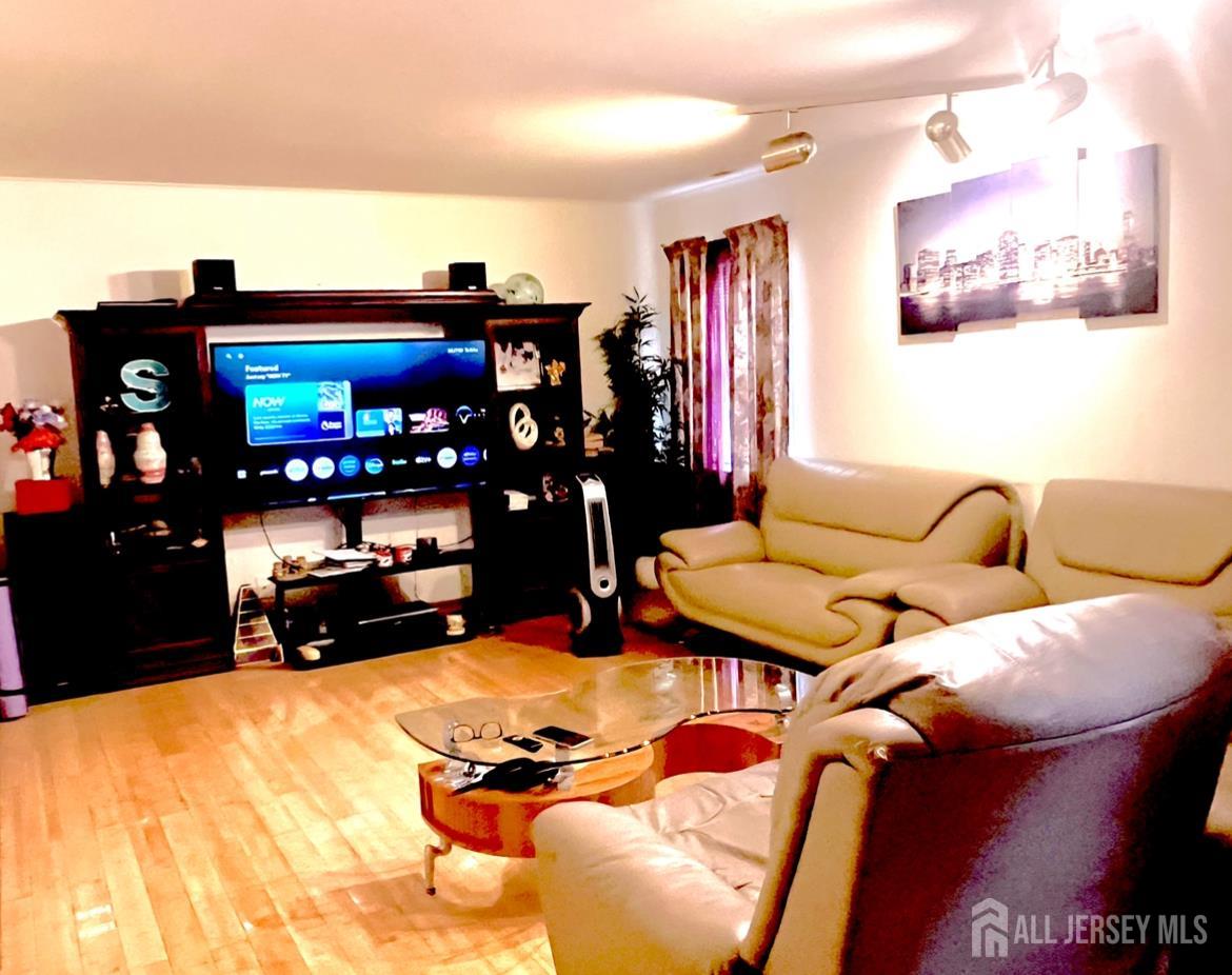 East Brunswick, New Jersey, 08816, United States, 4 Bedrooms Bedrooms, ,3 BathroomsBathrooms,Residential,For Sale,1934304