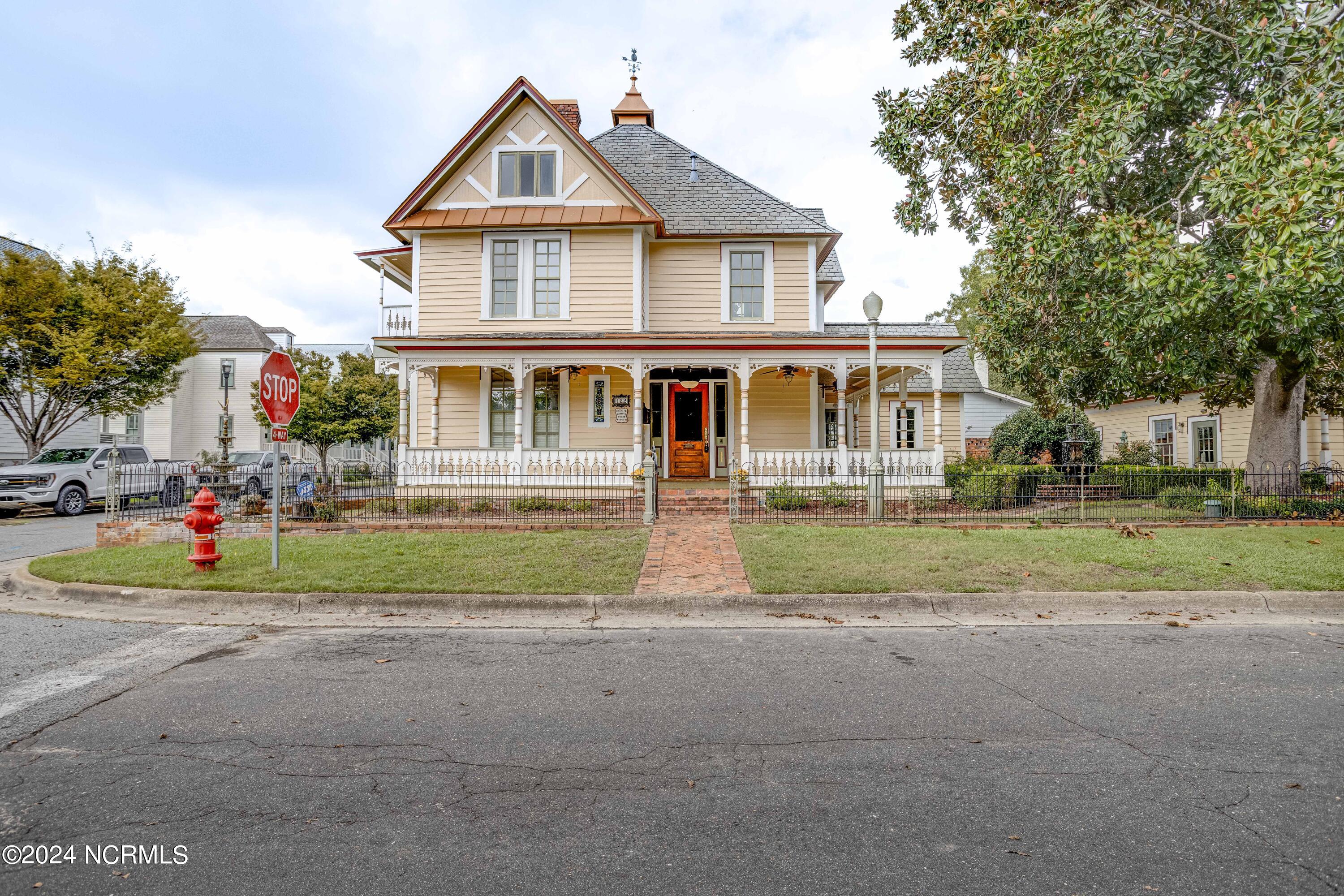 122 S Academy Street, Washington, North Carolina, 27889, United States, 3 Bedrooms Bedrooms, ,4 BathroomsBathrooms,Residential,For Sale,122 S Academy Street,1639244