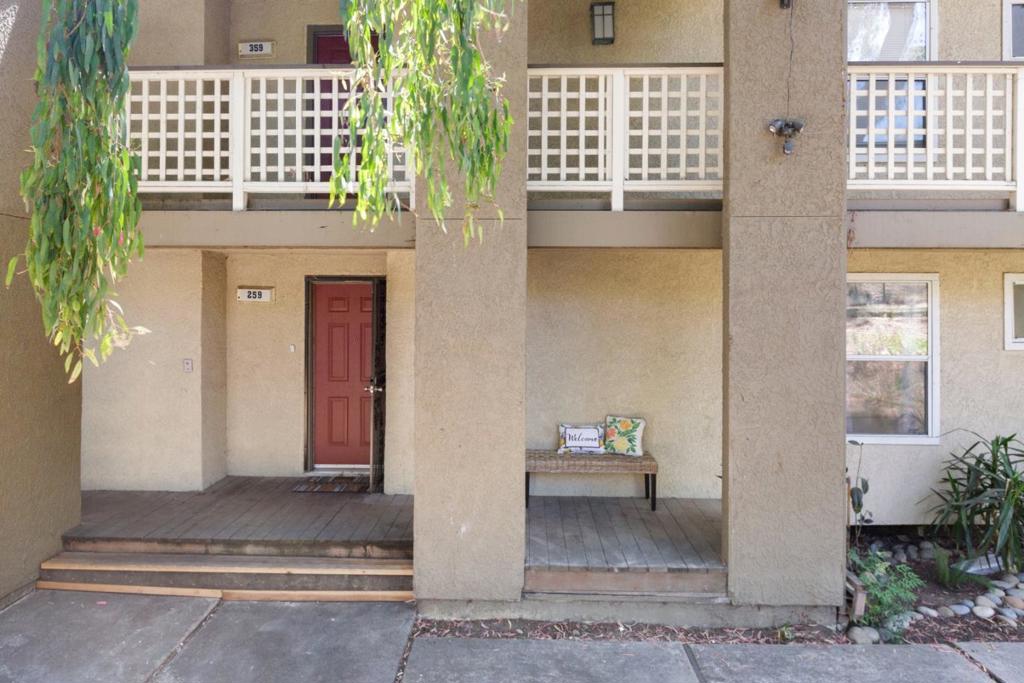 Hayward, California, 94544, United States, 2 Bedrooms Bedrooms, ,2 BathroomsBathrooms,Residential,For Sale,1983988