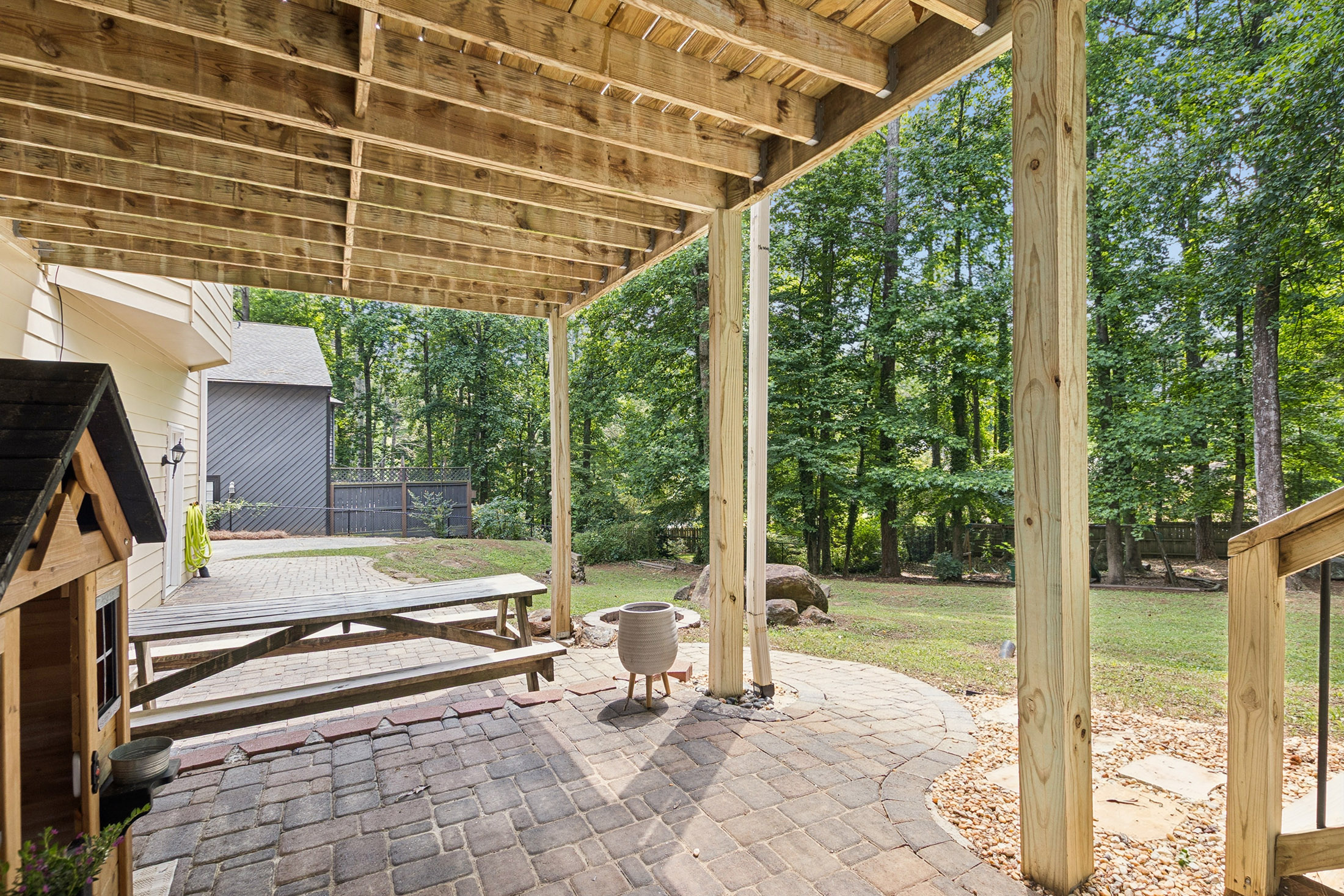  Charming Cape Cod Home Blends Comfort, Functionality and Location - 物件實景