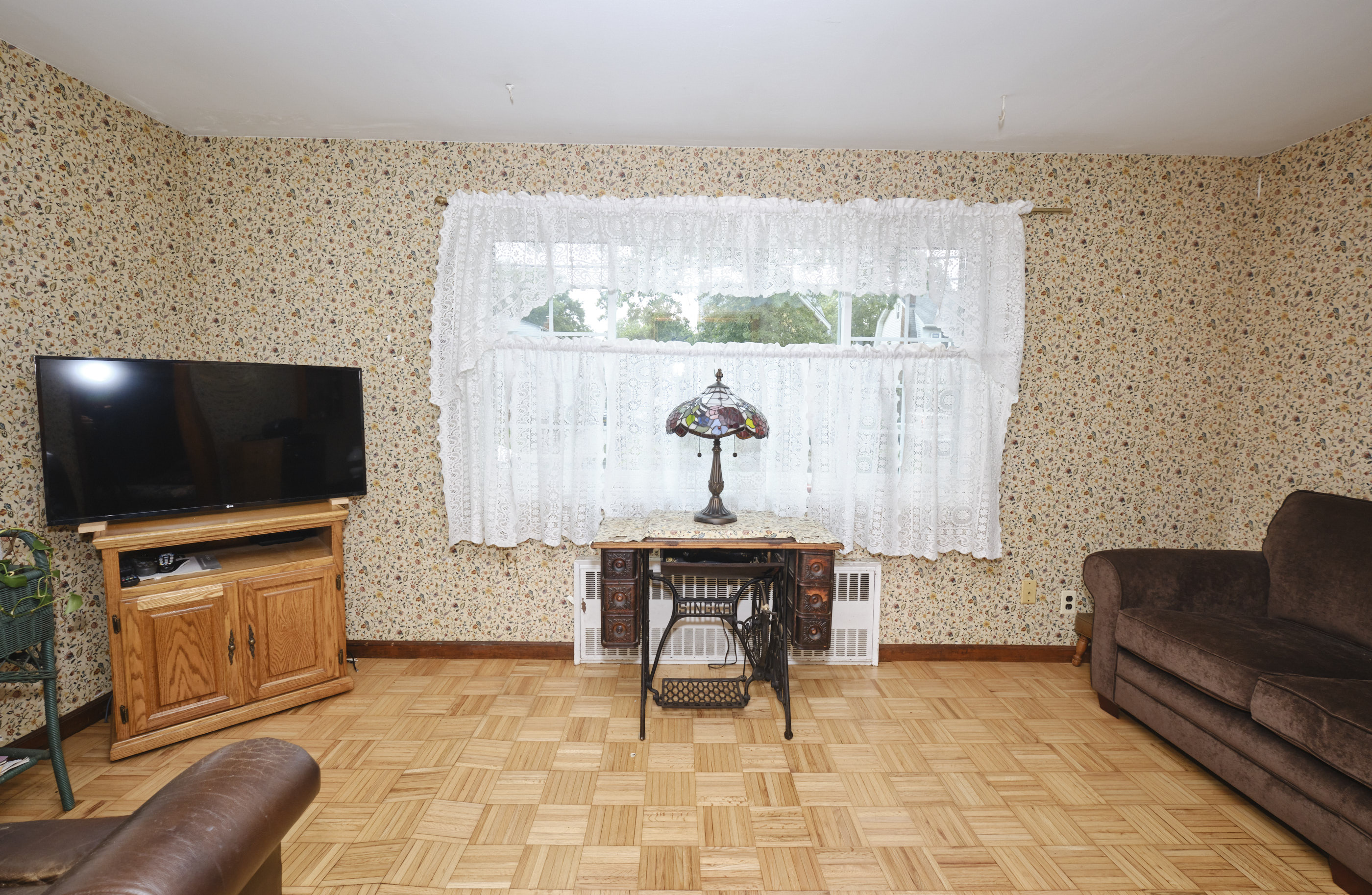 Floral Park, New York, 11001, United States, 3 Bedrooms Bedrooms, ,2 BathroomsBathrooms,Residential,For Sale,1974847
