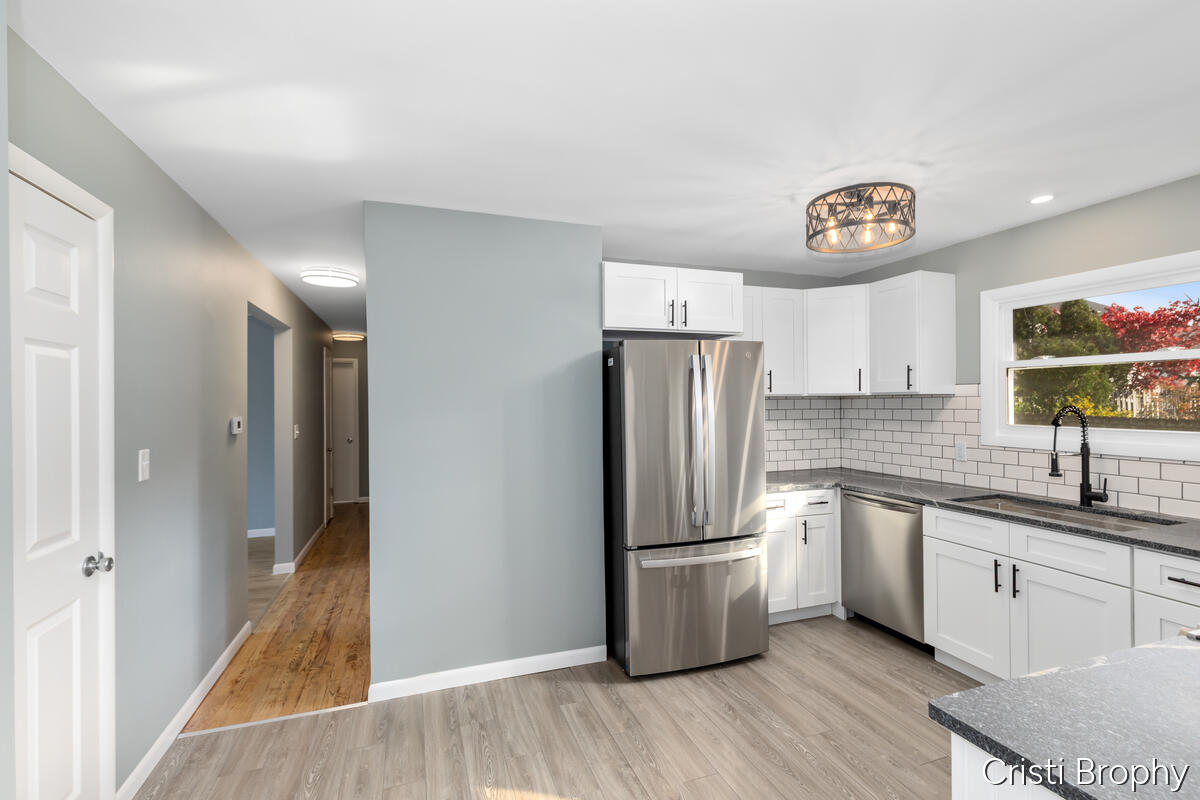 Grand Rapids, Michigan, 49506, United States, 4 Bedrooms Bedrooms, ,3 BathroomsBathrooms,Residential,For Sale,1989098