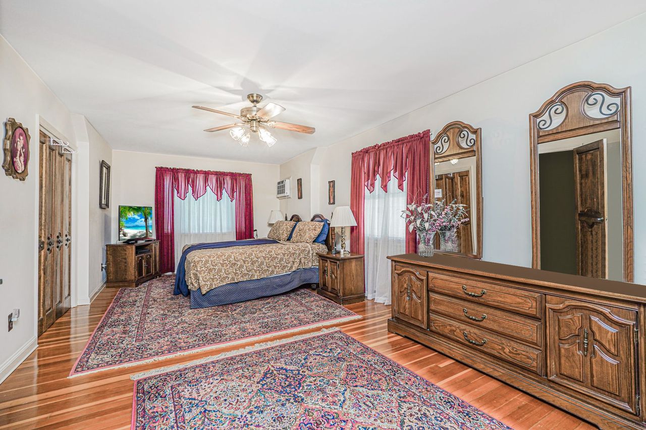 Staten Island, New York, 10302, United States, 5 Bedrooms Bedrooms, ,2 BathroomsBathrooms,Residential,For Sale,1914234