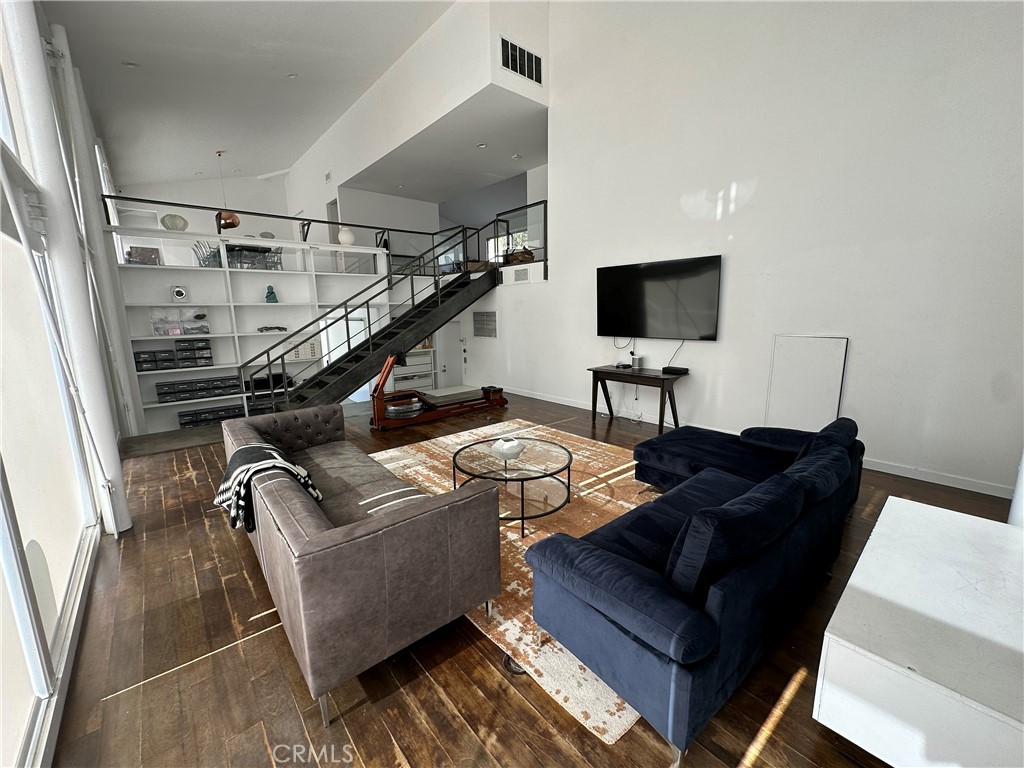 Los Angeles, California, 90069, United States, 3 Bedrooms Bedrooms, ,1 BathroomBathrooms,Residential,For Sale,1897836