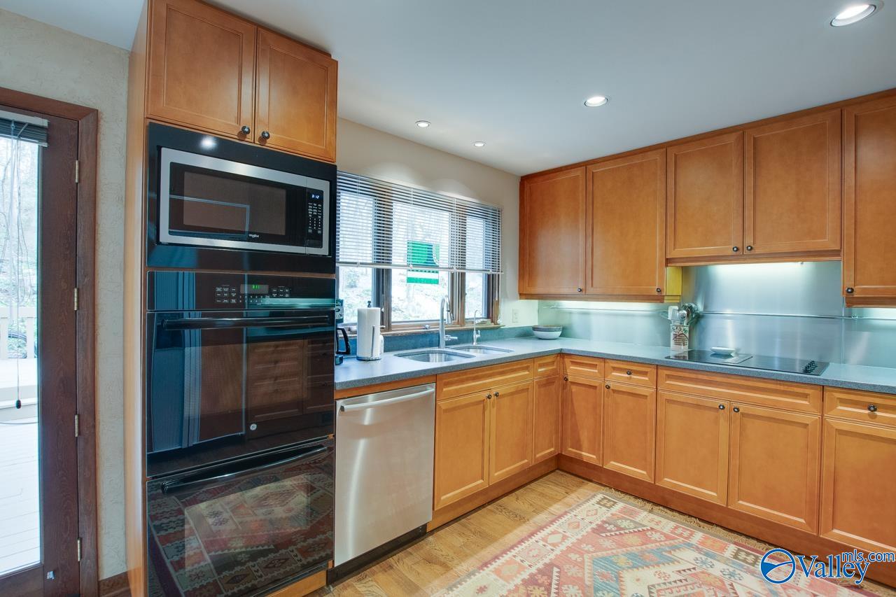 Huntsville, Alabama, 35802, United States, 4 Bedrooms Bedrooms, ,3 BathroomsBathrooms,Residential,For Sale,1996738