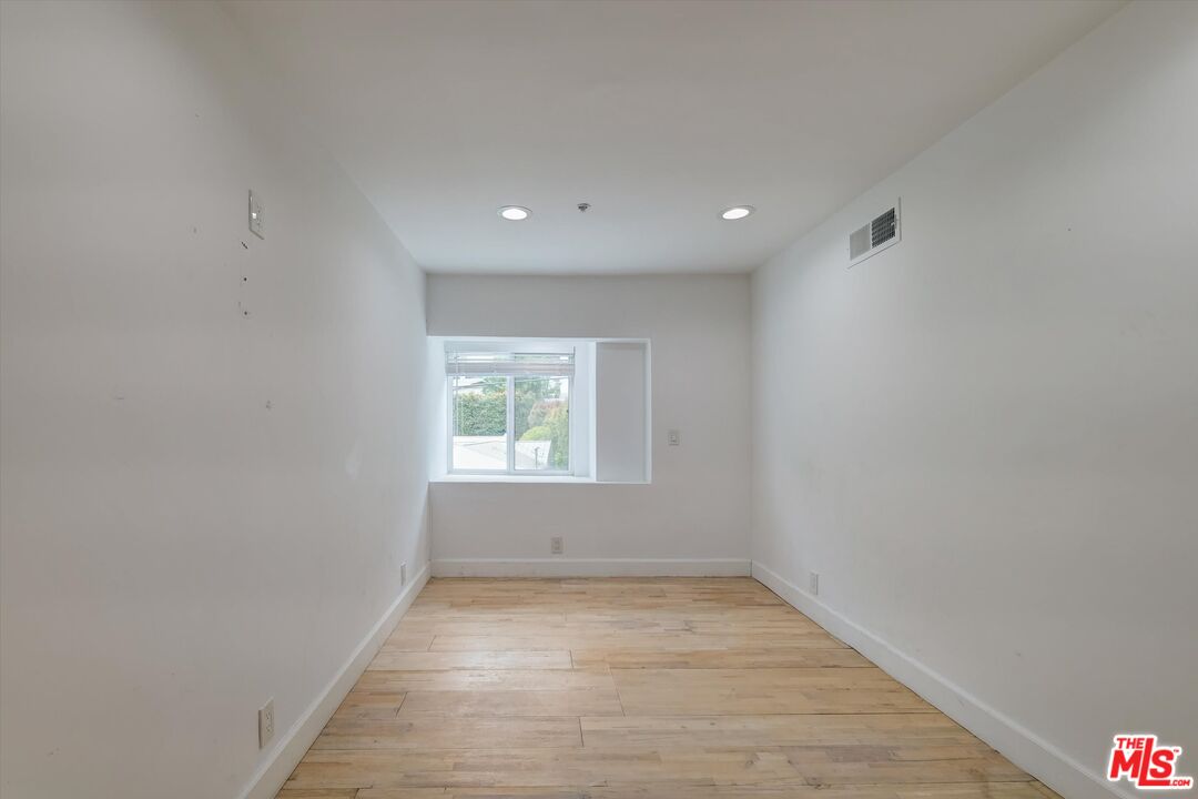 Beverly Hills, California, 90210, United States, 8 Bedrooms Bedrooms, ,3 BathroomsBathrooms,Residential,For Sale,1916732