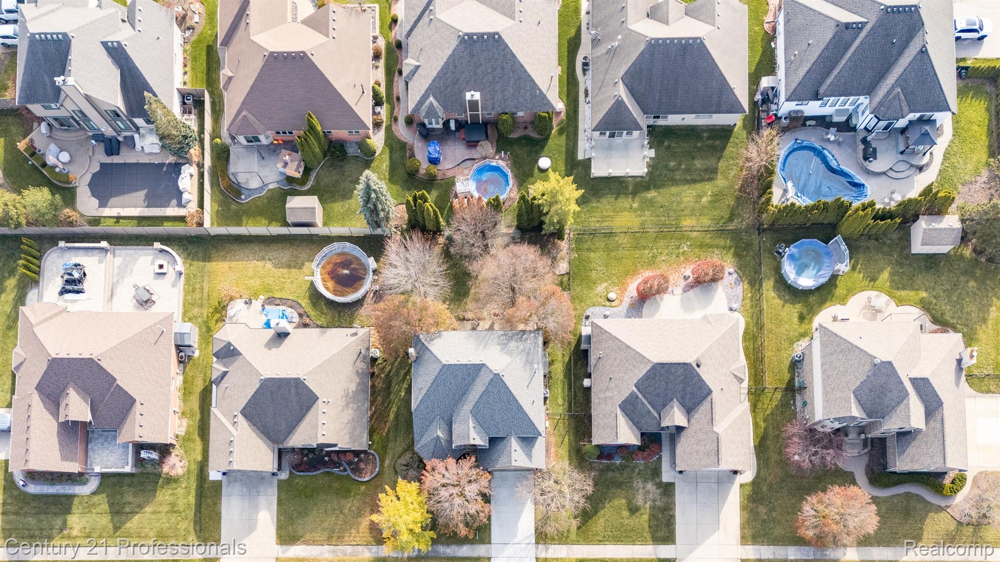 Macomb, Michigan, 48044, United States, 4 Bedrooms Bedrooms, ,3 BathroomsBathrooms,Residential,For Sale,1997727