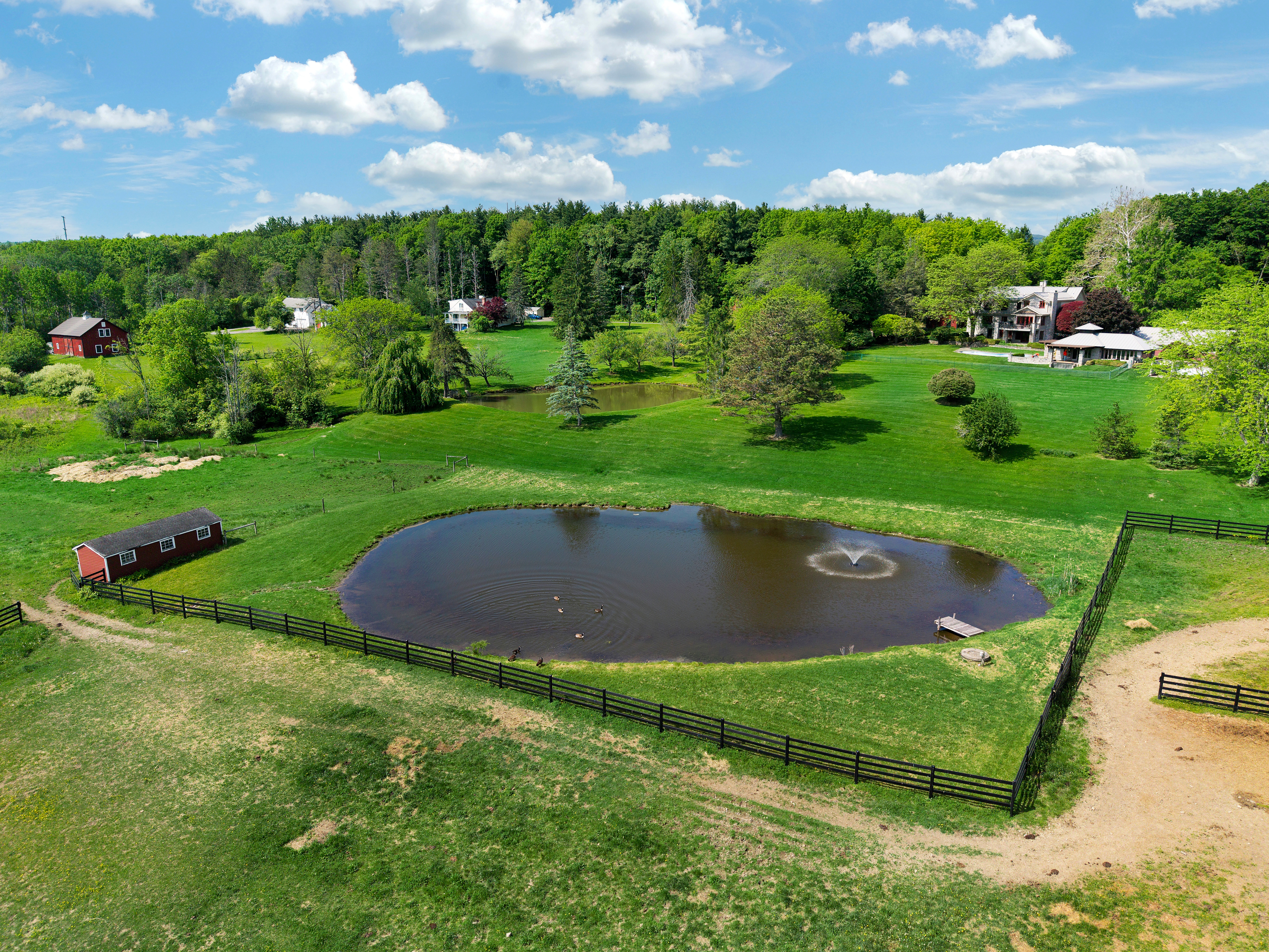  Equestrian Estate on 7 Acres - 物件實景