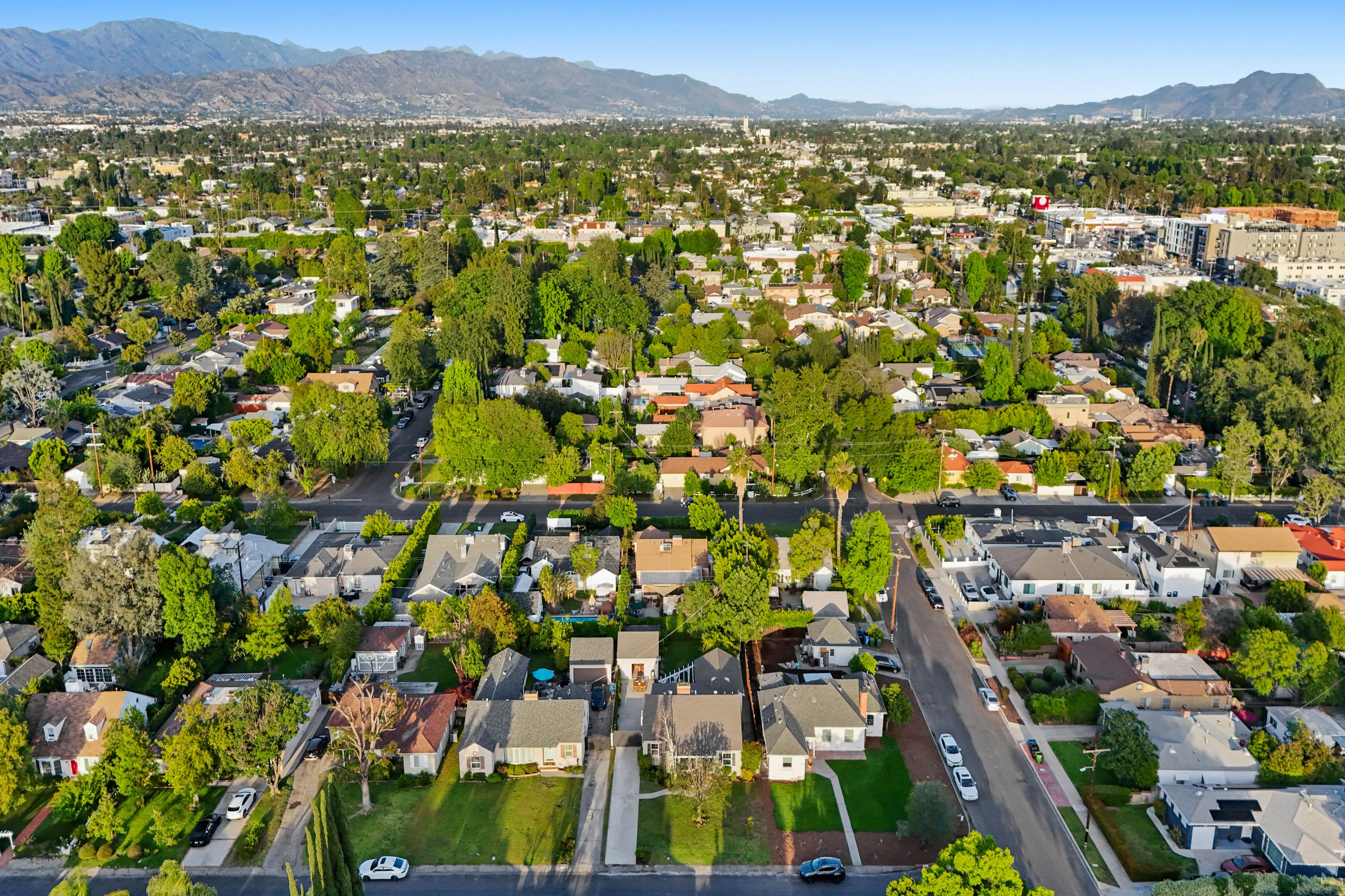  6506 Colbath Avenue - 物件實景