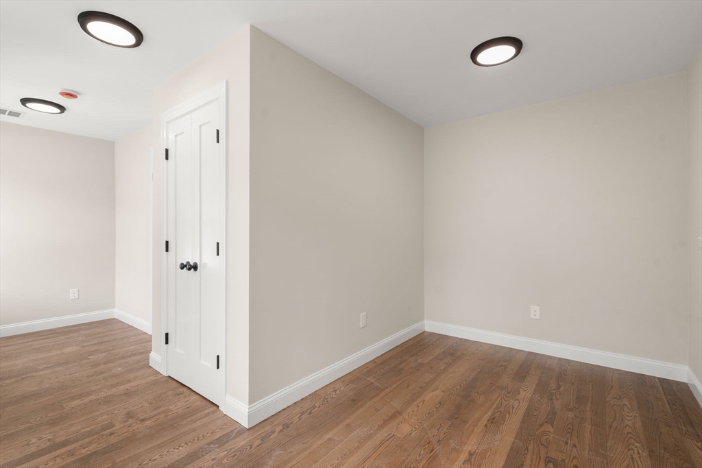 Worcester, Massachusetts, 01606, United States, 3 Bedrooms Bedrooms, ,3 BathroomsBathrooms,Residential,For Sale,1905878