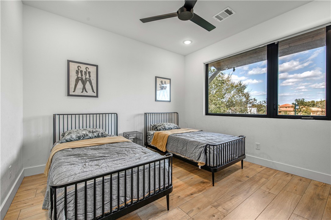 Bryan, Texas, 77802, United States, 5 Bedrooms Bedrooms, ,5 BathroomsBathrooms,Residential,For Sale,2001196