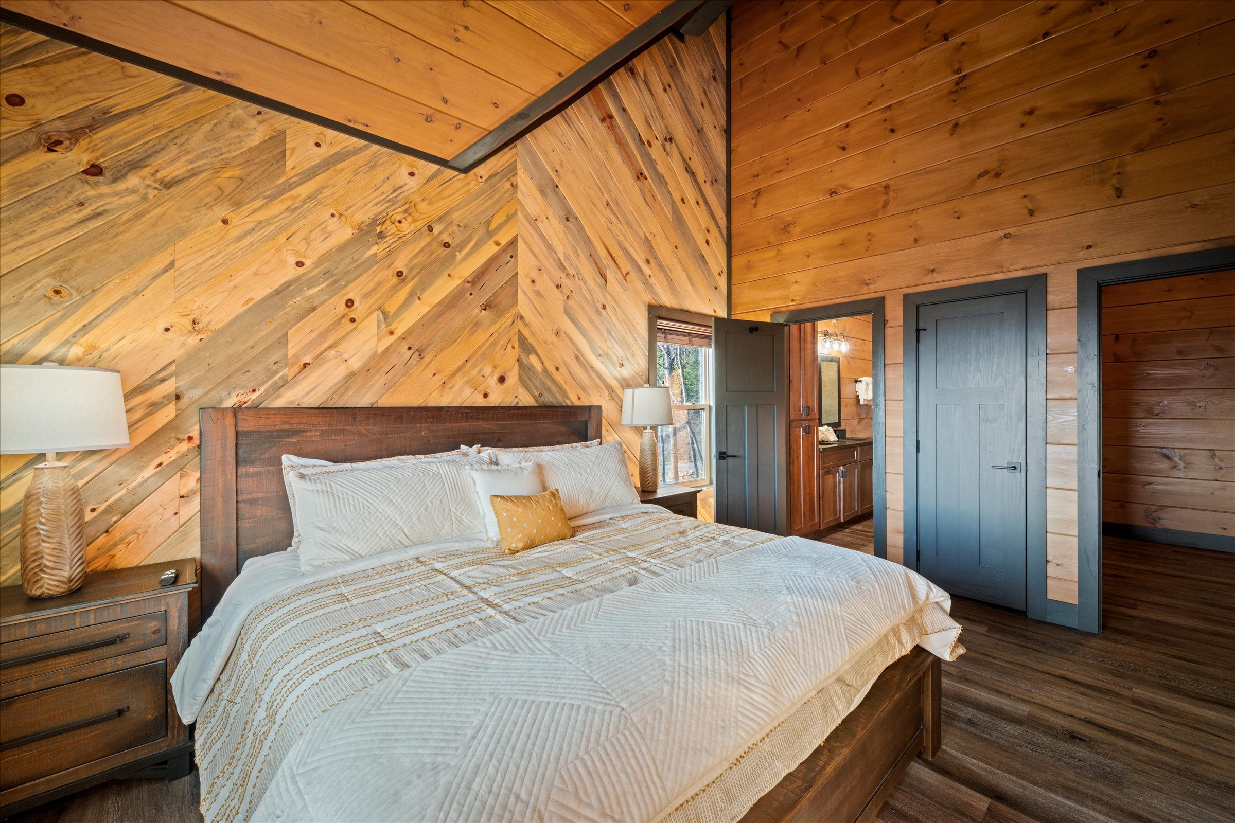 Sevierville, Tennessee, 37876, United States, 5 Bedrooms Bedrooms, ,6 BathroomsBathrooms,Residential,For Sale,1975935