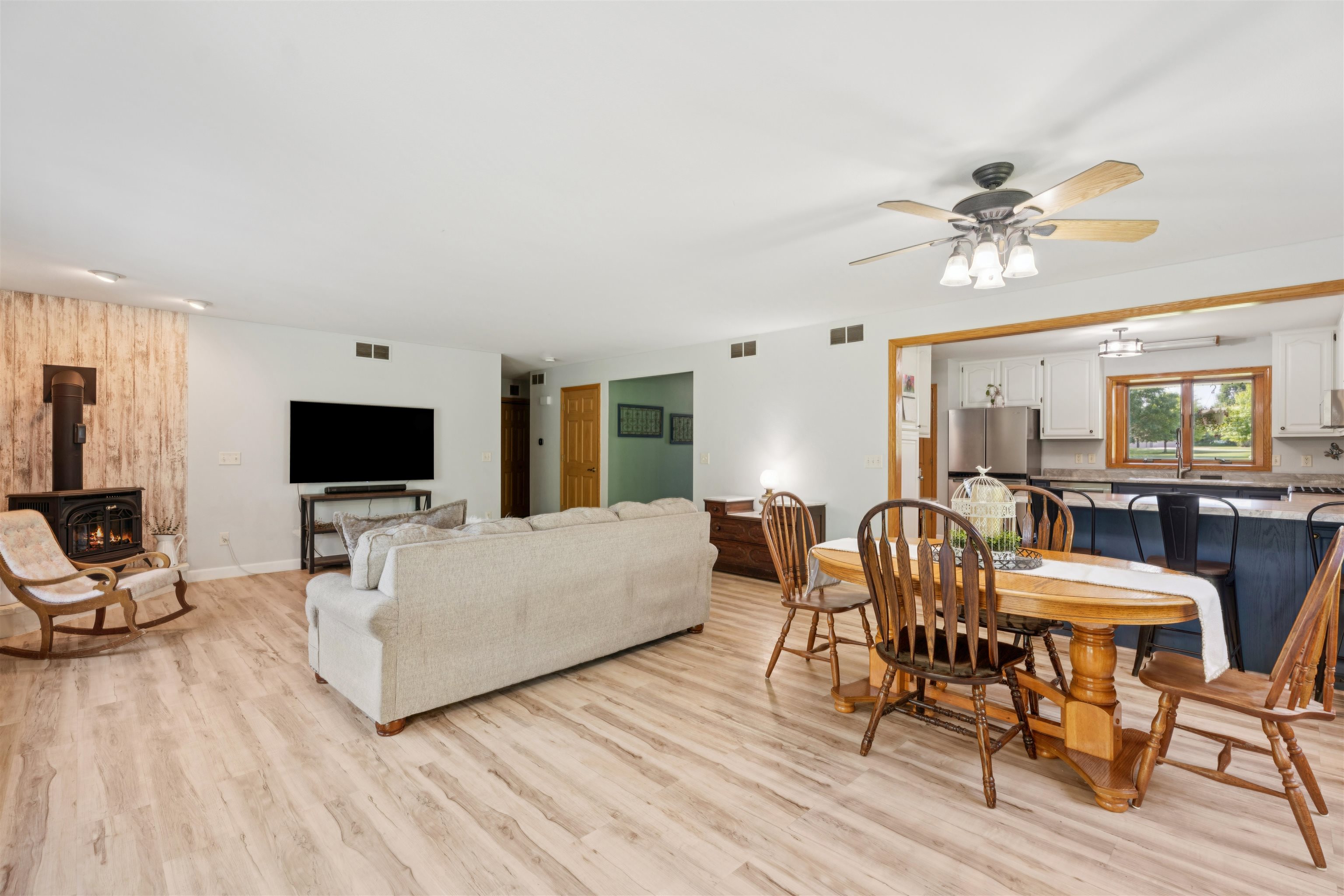 HORTONVILLE, Wisconsin, 54944, United States, 4 Bedrooms Bedrooms, ,4 BathroomsBathrooms,Residential,For Sale,1911438