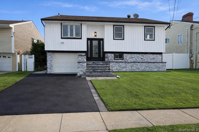 1st St, Freeport, NY 11520