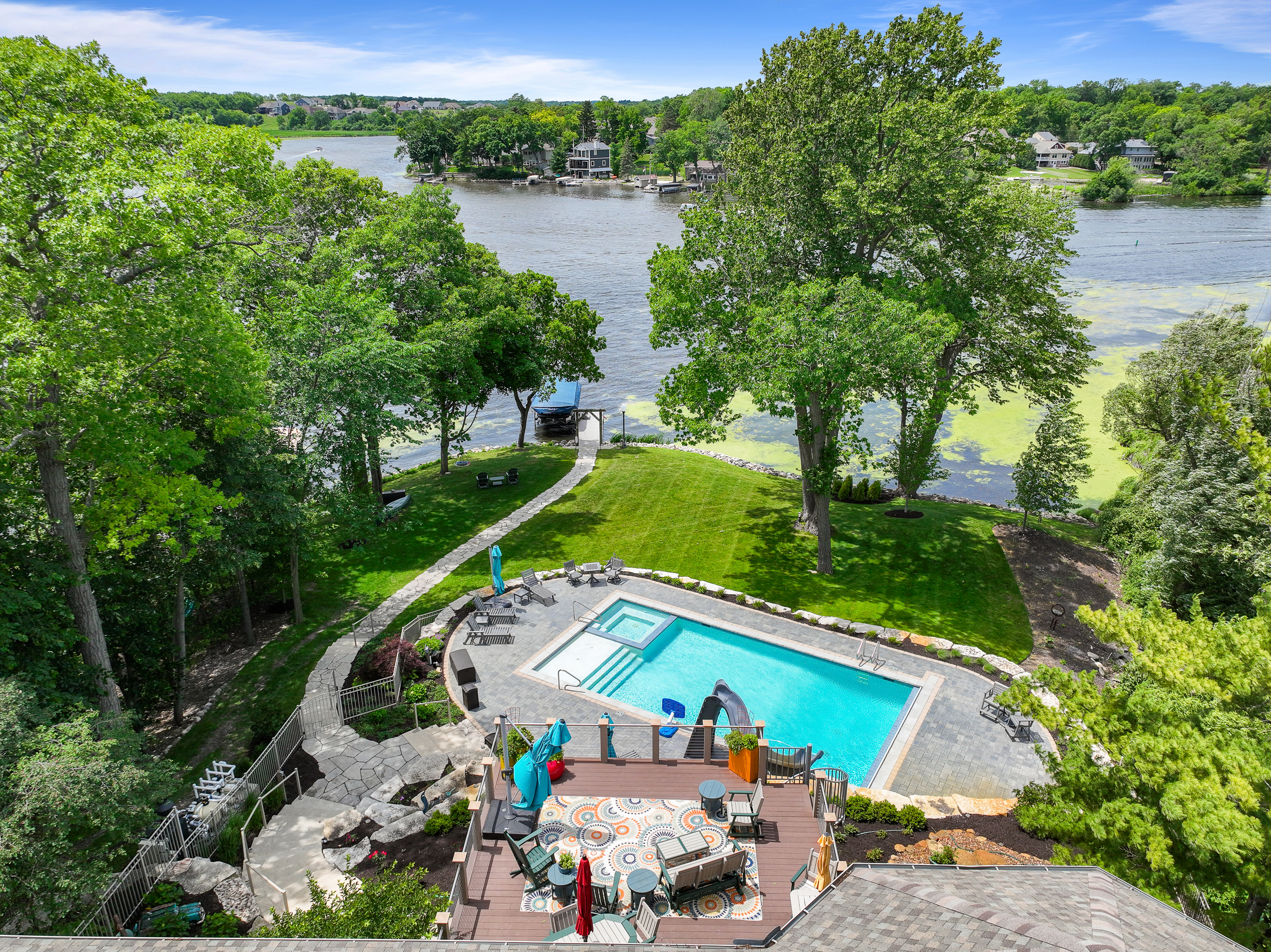  The Pinnacle of Luxury Living: 2.3-Acre Private Tichigan Lake Estate - 物件實景