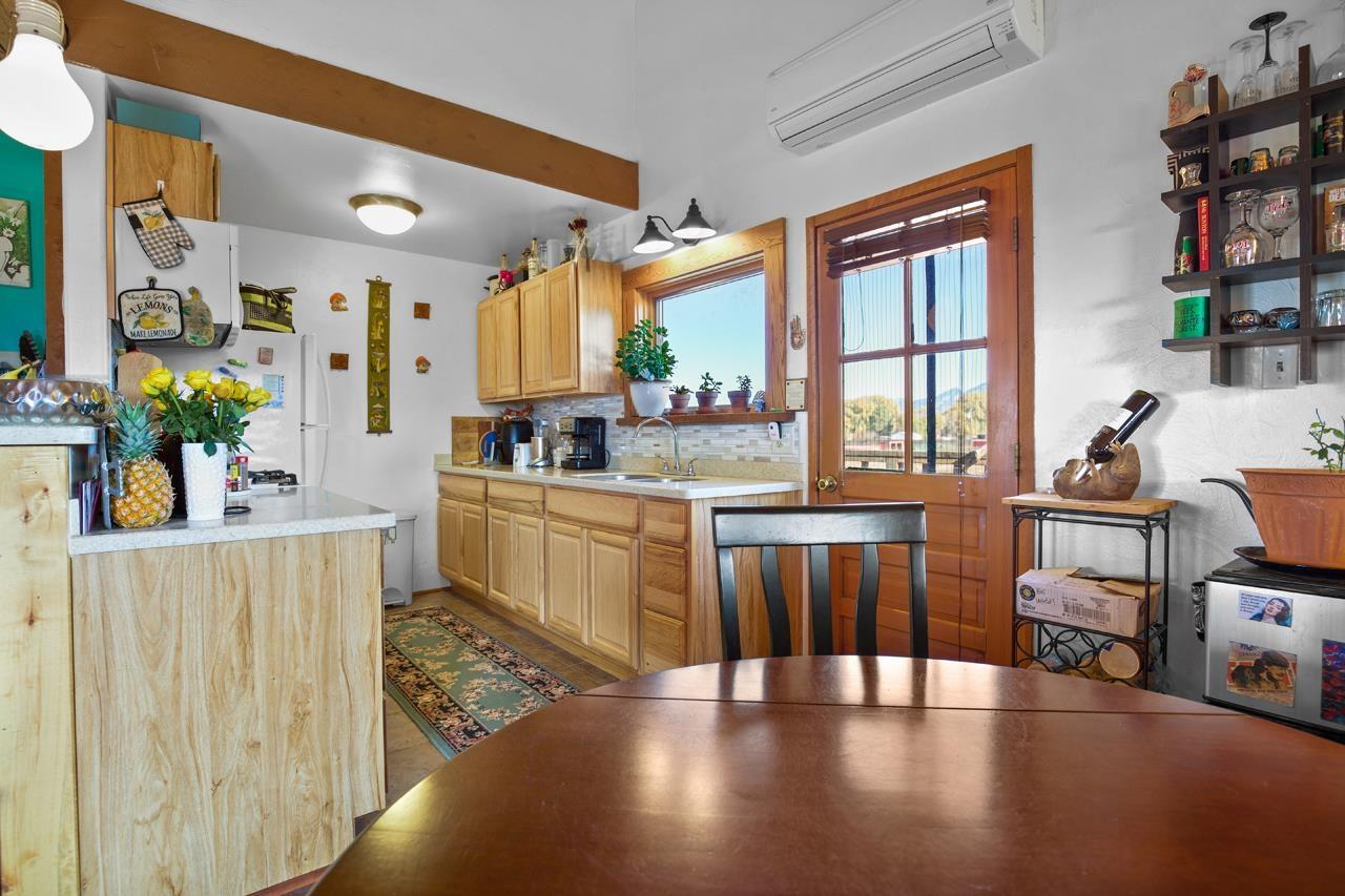 Taos, New Mexico, 87571, United States, 5 Bedrooms Bedrooms, ,5 BathroomsBathrooms,Residential,For Sale,1850359