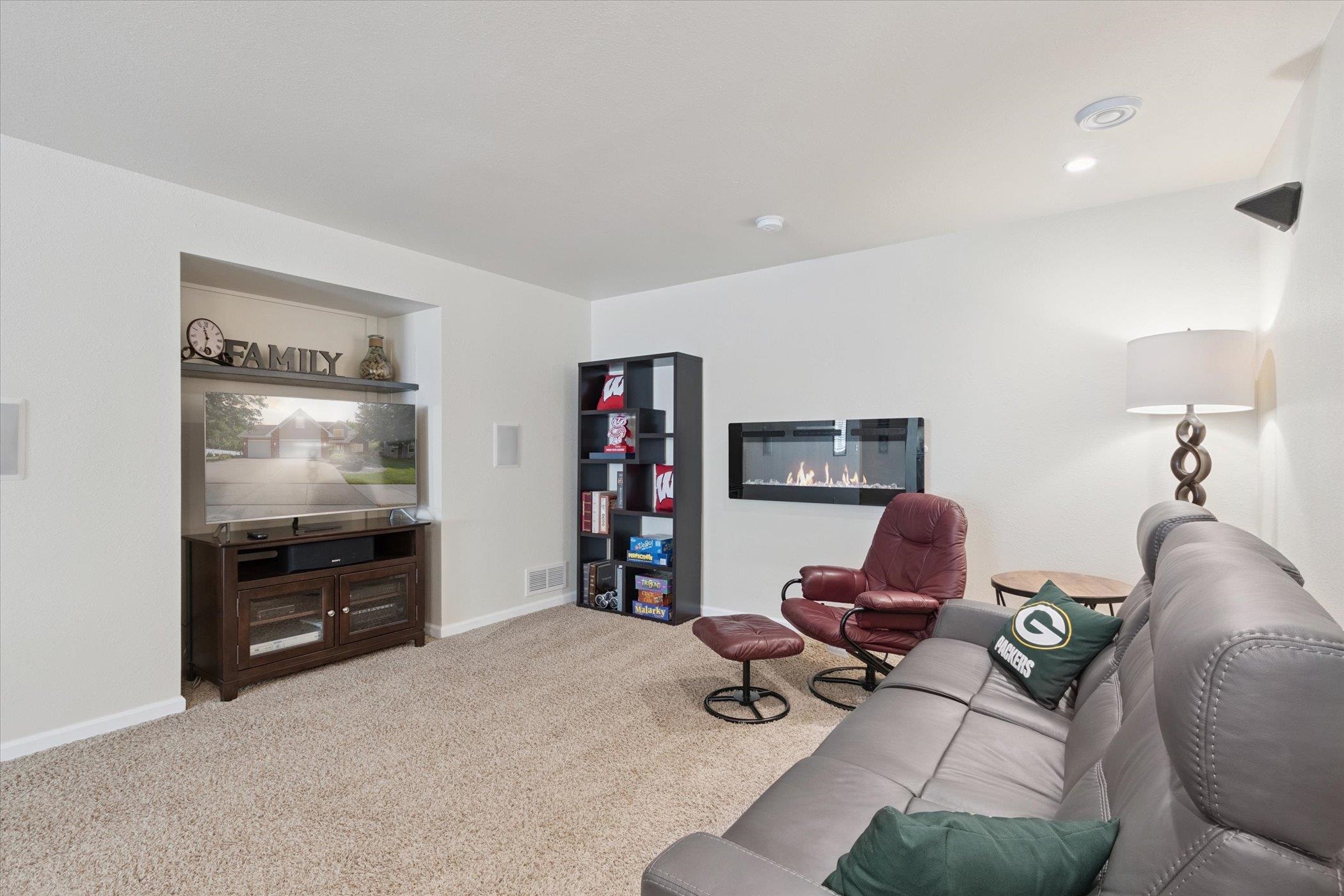 Janesville, Wisconsin, 53546, United States, 3 Bedrooms Bedrooms, ,4 BathroomsBathrooms,Residential,For Sale,1978617