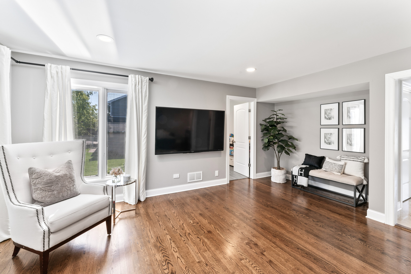 Palatine, Illinois, 60067, United States, 4 Bedrooms Bedrooms, ,4 BathroomsBathrooms,Residential,For Sale,1921870