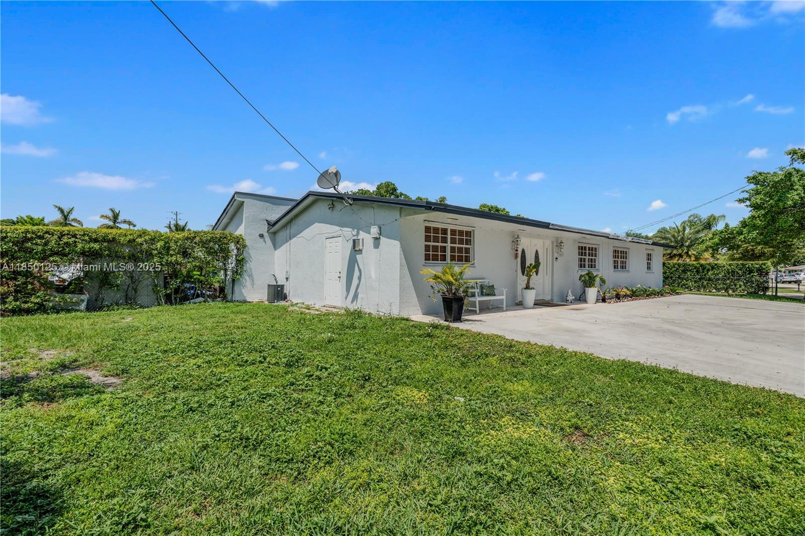 Miami, Florida, 33165, United States, 3 Bedrooms Bedrooms, ,2 BathroomsBathrooms,Residential,For Sale,1906706