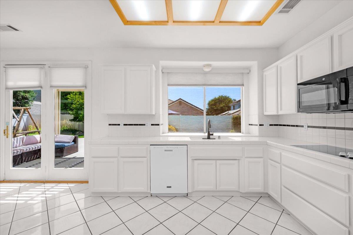 Clovis, California, 93611, United States, 5 Bedrooms Bedrooms, ,3 BathroomsBathrooms,Residential,For Sale,1924098