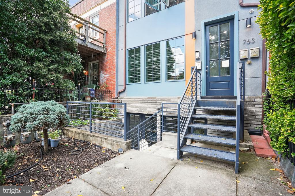 Washington, District of Columbia, 20010, United States, 2 Bedrooms Bedrooms, ,2 BathroomsBathrooms,Residential,For Sale,1975364