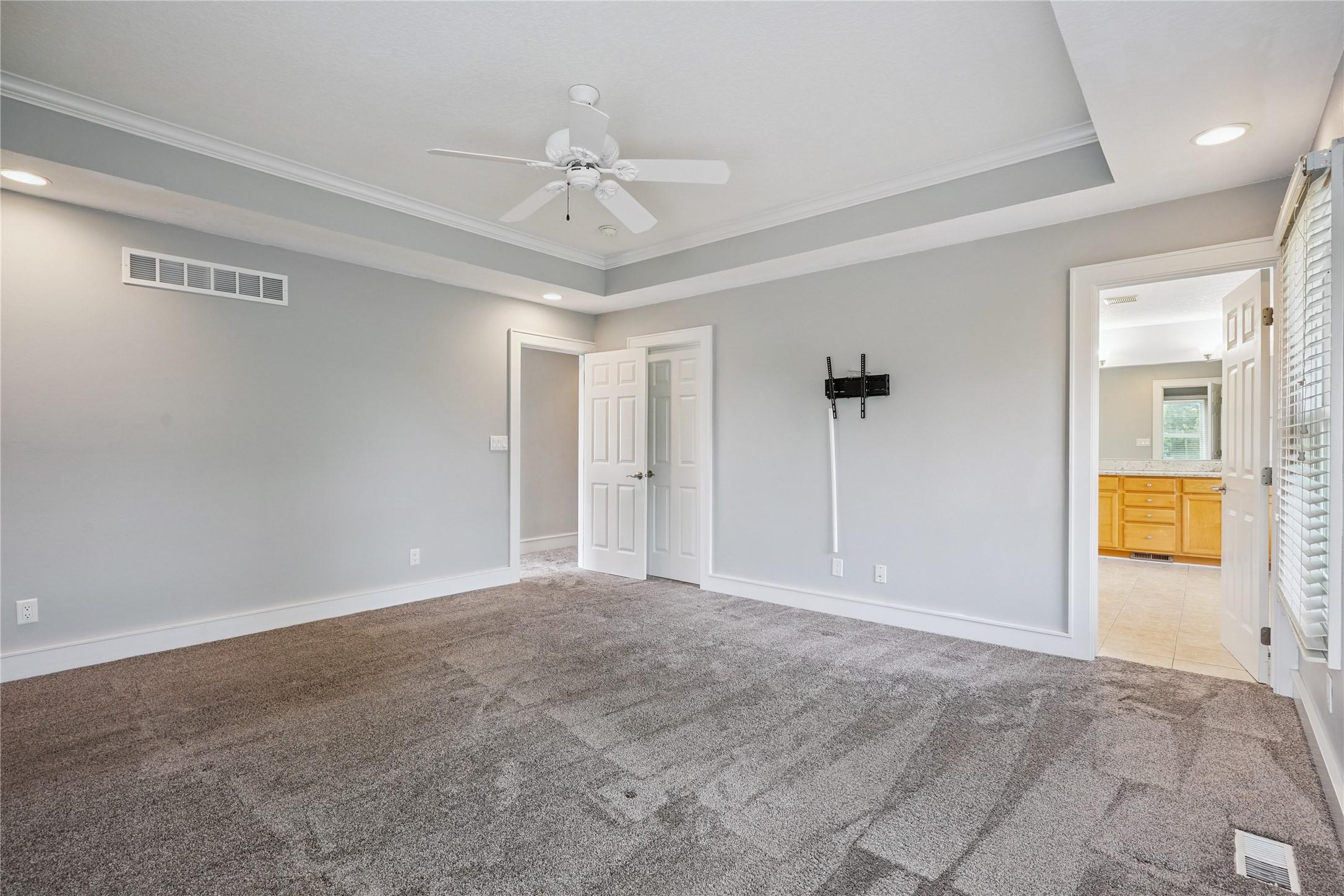 Urbandale, Iowa, 50323, United States, 5 Bedrooms Bedrooms, ,5 BathroomsBathrooms,Residential,For Sale,1978206