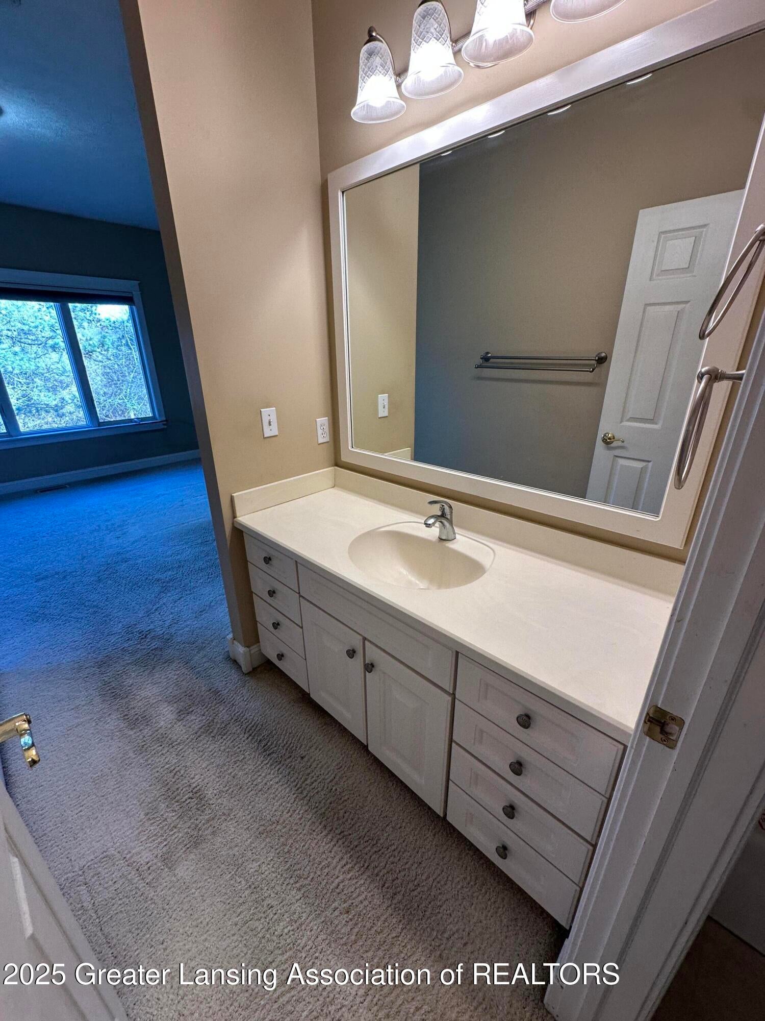 Lansing, Michigan, 48917, United States, 3 Bedrooms Bedrooms, ,4 BathroomsBathrooms,Residential,For Sale,1995579