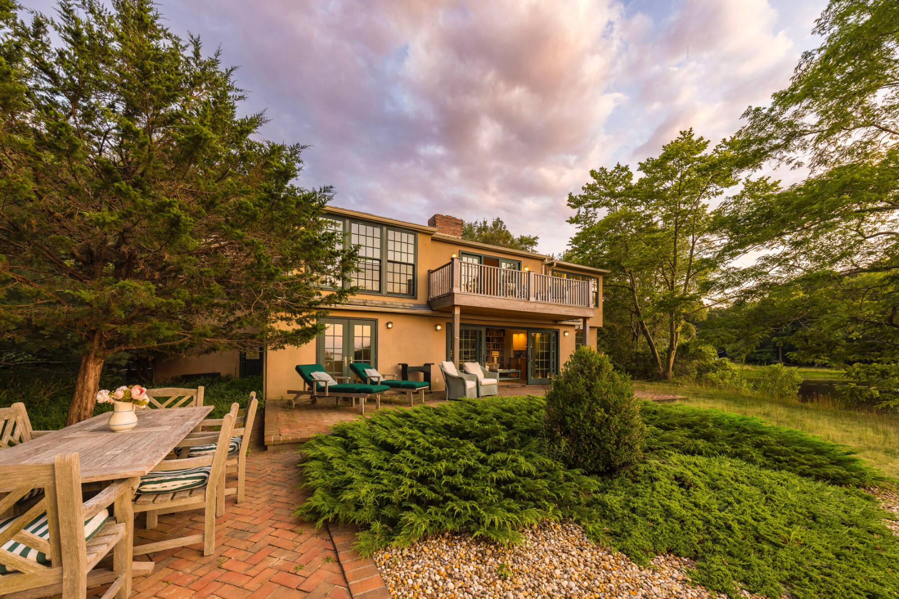  Sunrise to Sunset Views at this New Heavenly Waterfront Home - 物件實景