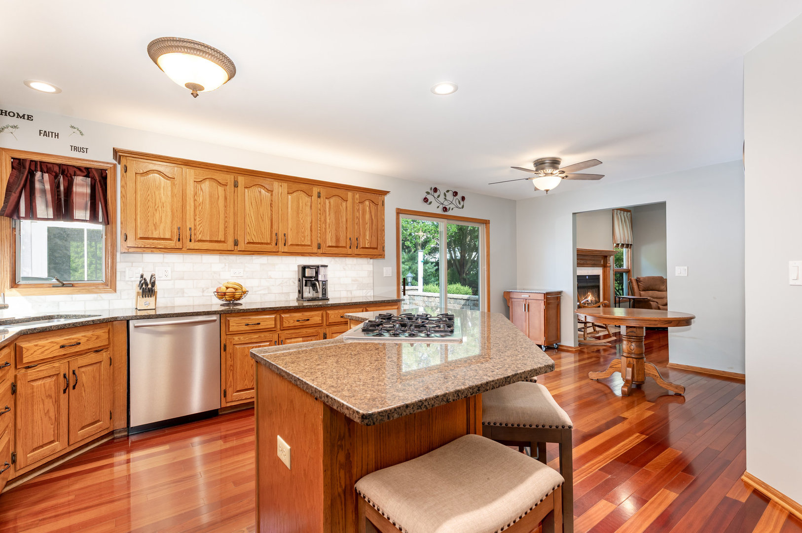 Shorewood, Illinois, 60404, United States, 3 Bedrooms Bedrooms, ,3 BathroomsBathrooms,Residential,For Sale,1937616