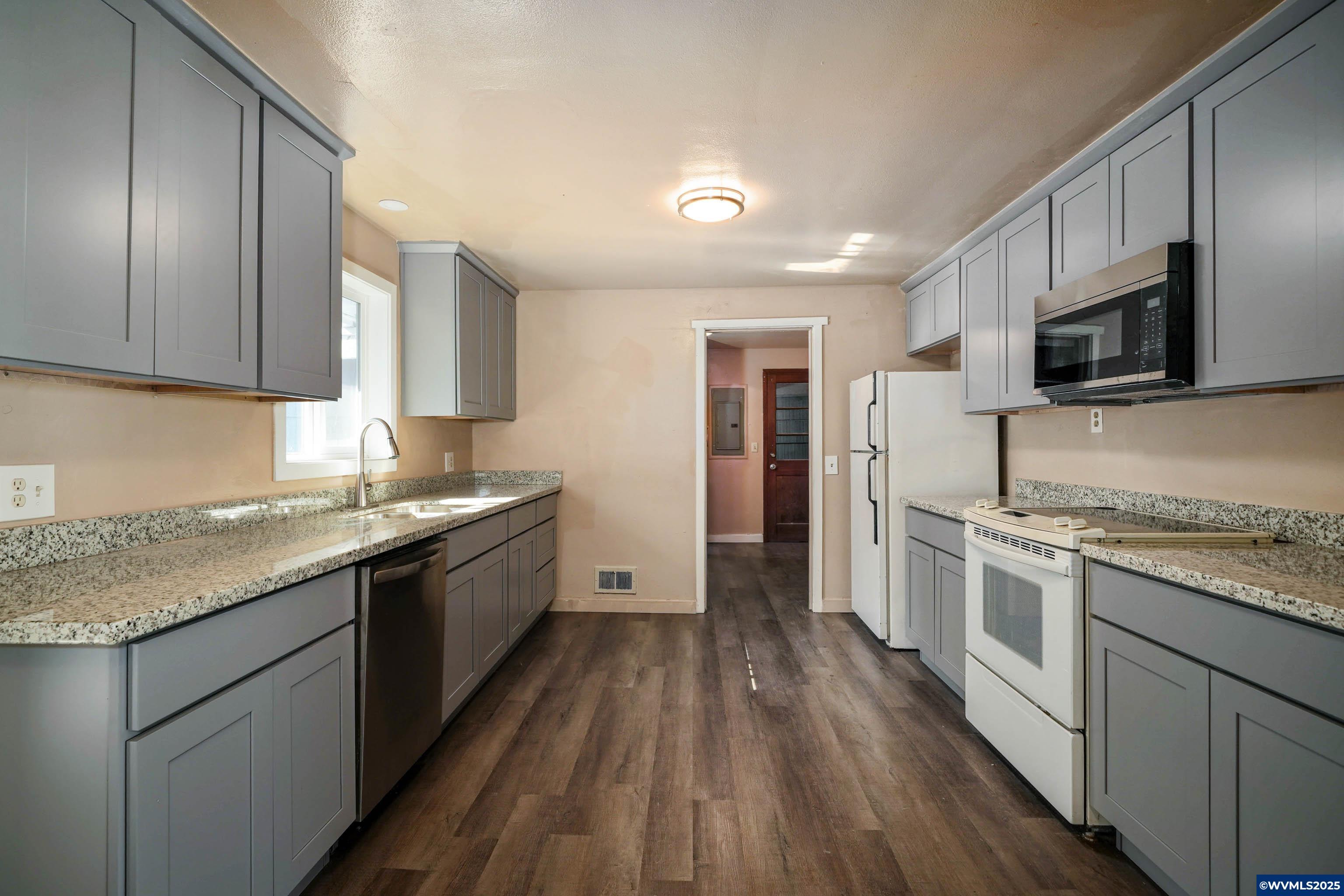 Salem, Oregon, 97301, United States, 5 Bedrooms Bedrooms, ,Residential,For Sale,1965590