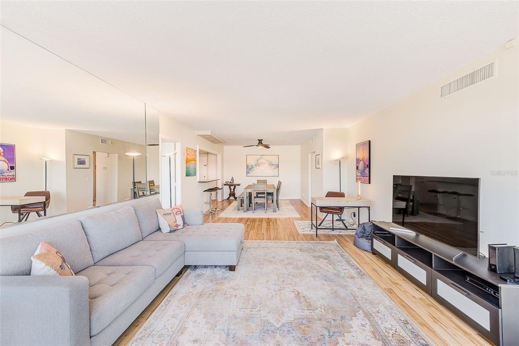 St Pete Beach, Florida, 33706, United States, 2 Bedrooms Bedrooms, ,2 BathroomsBathrooms,Residential,For Sale,1987564