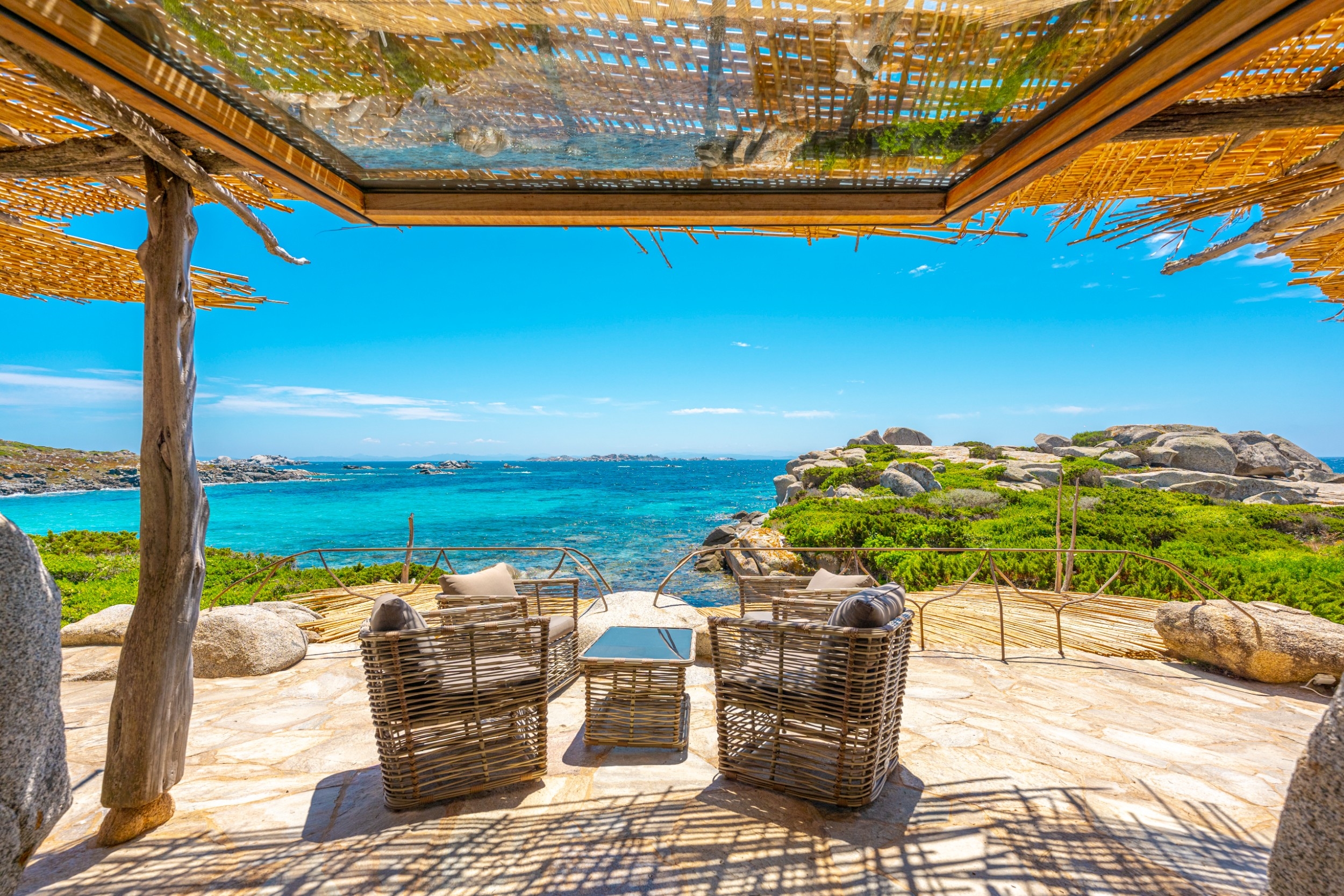  For sale : Waterfront property for sale - Private cove - Designed by Savin Coue… - 物件實景