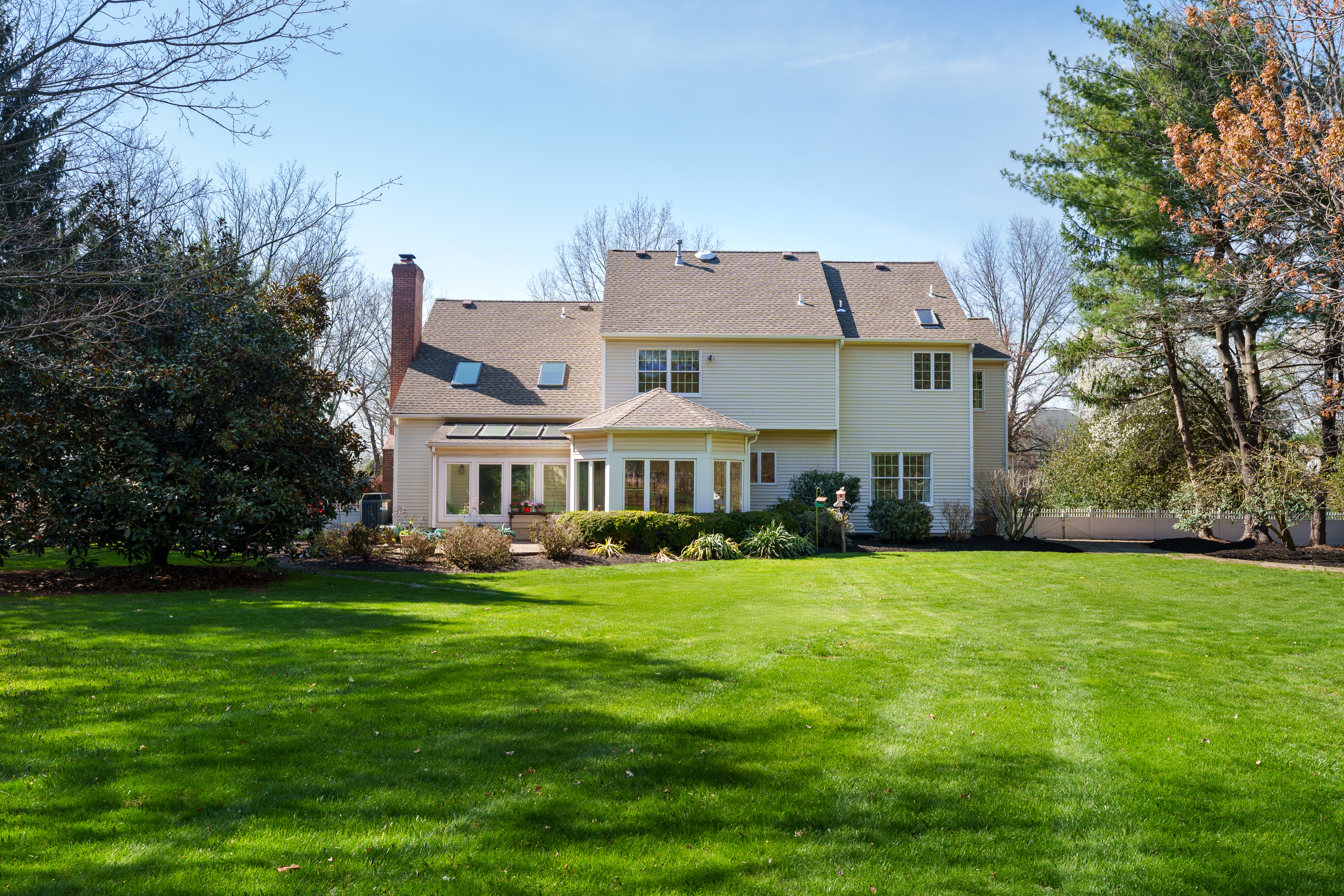  Architecturally Distinct with Greenhouse, Sunroom, and Updated Kitchen - 物件實景