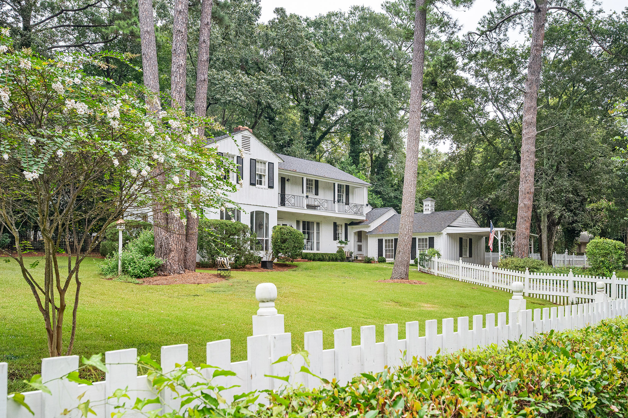  Charming Colonial Revival in the Heart of Historic Shirley Hills - 物件實景