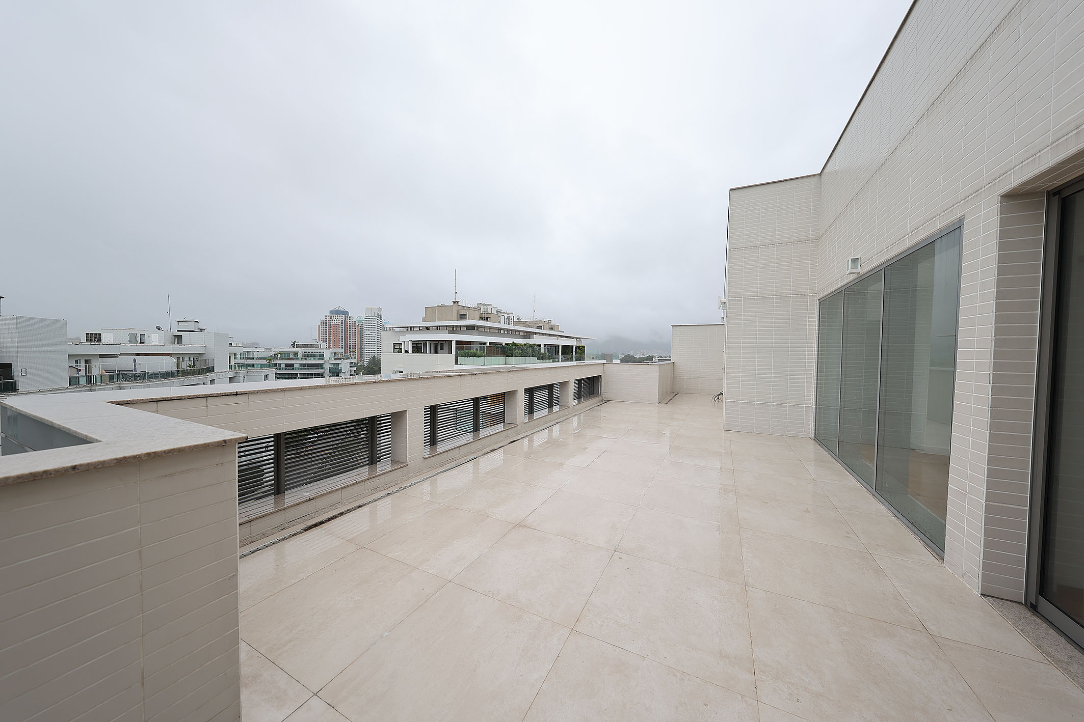  Oceanfront linear penthouse with private leisure amenities - 物件實景