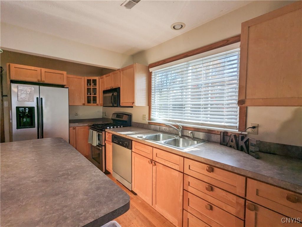 Sylvan Beach, New York, 13157, United States, 4 Bedrooms Bedrooms, ,2 BathroomsBathrooms,Residential,For Sale,1988028