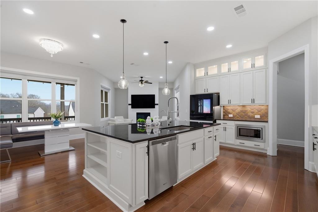Cumming, Georgia, 30040, United States, 7 Bedrooms Bedrooms, ,6 BathroomsBathrooms,Residential,For Sale,2021532