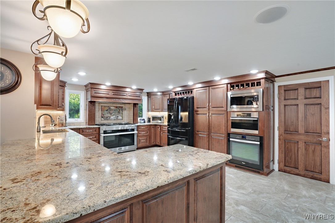 Lewiston, New York, 14092, United States, 4 Bedrooms Bedrooms, ,3 BathroomsBathrooms,Residential,For Sale,1916112