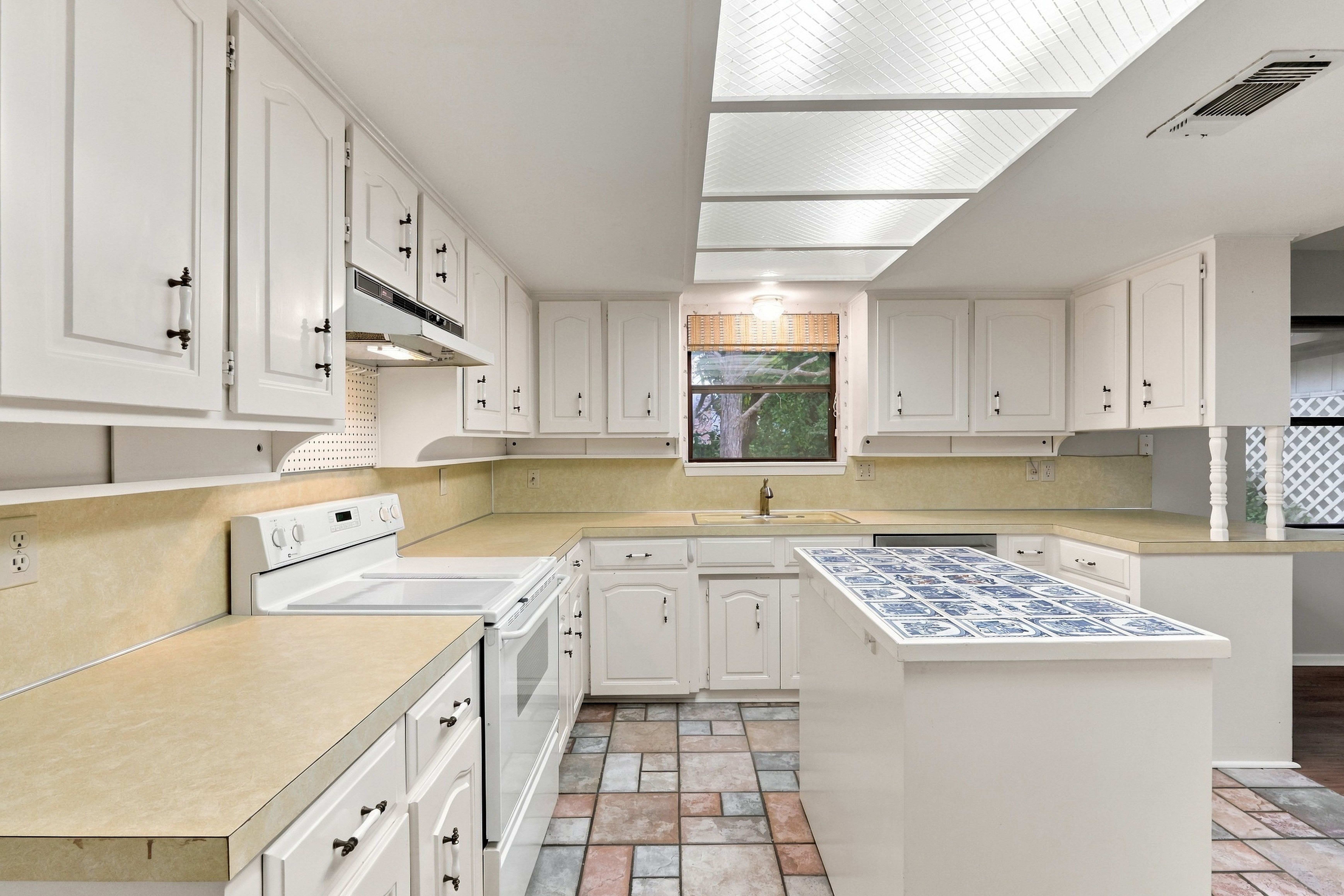  Spacious Living on .33 Acres - 物件實景