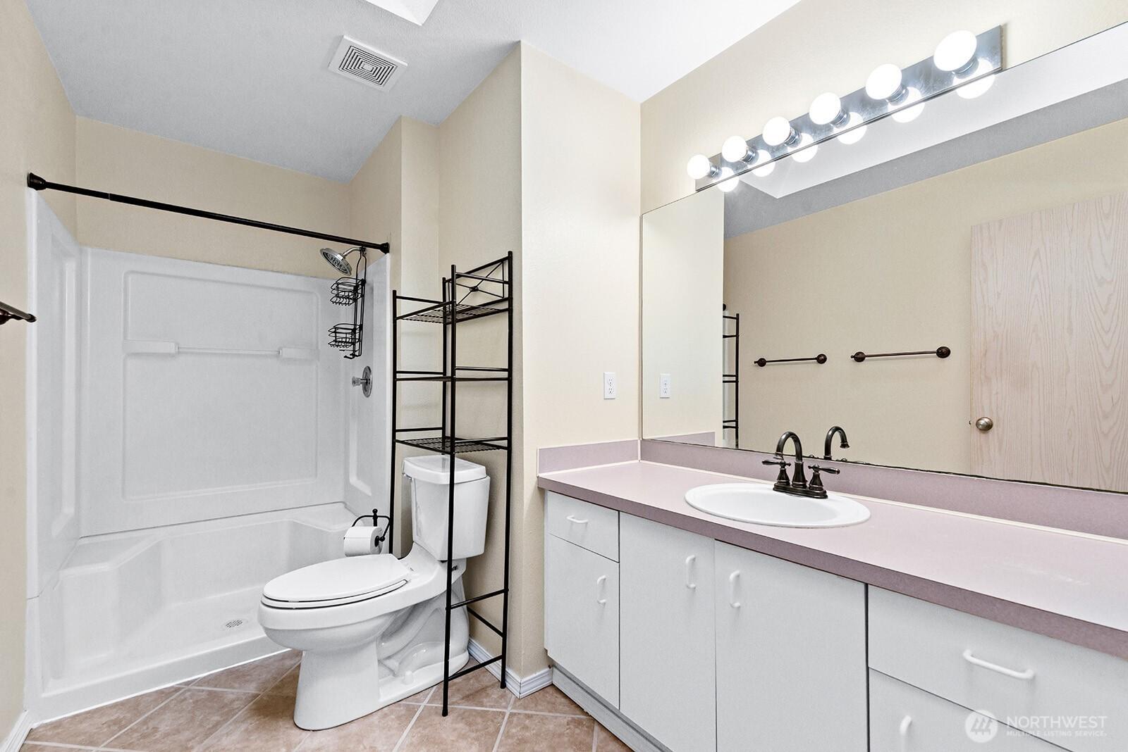 EVERETT, Washington, 98208, United States, 3 Bedrooms Bedrooms, ,3 BathroomsBathrooms,Residential,For Sale,1875330