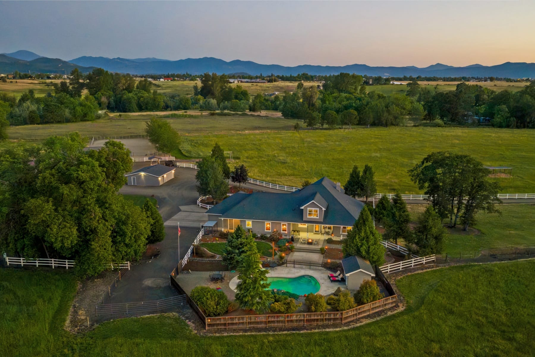 163 Hidden Valley Drive Eagle Point, OR 97524 - 物件實景