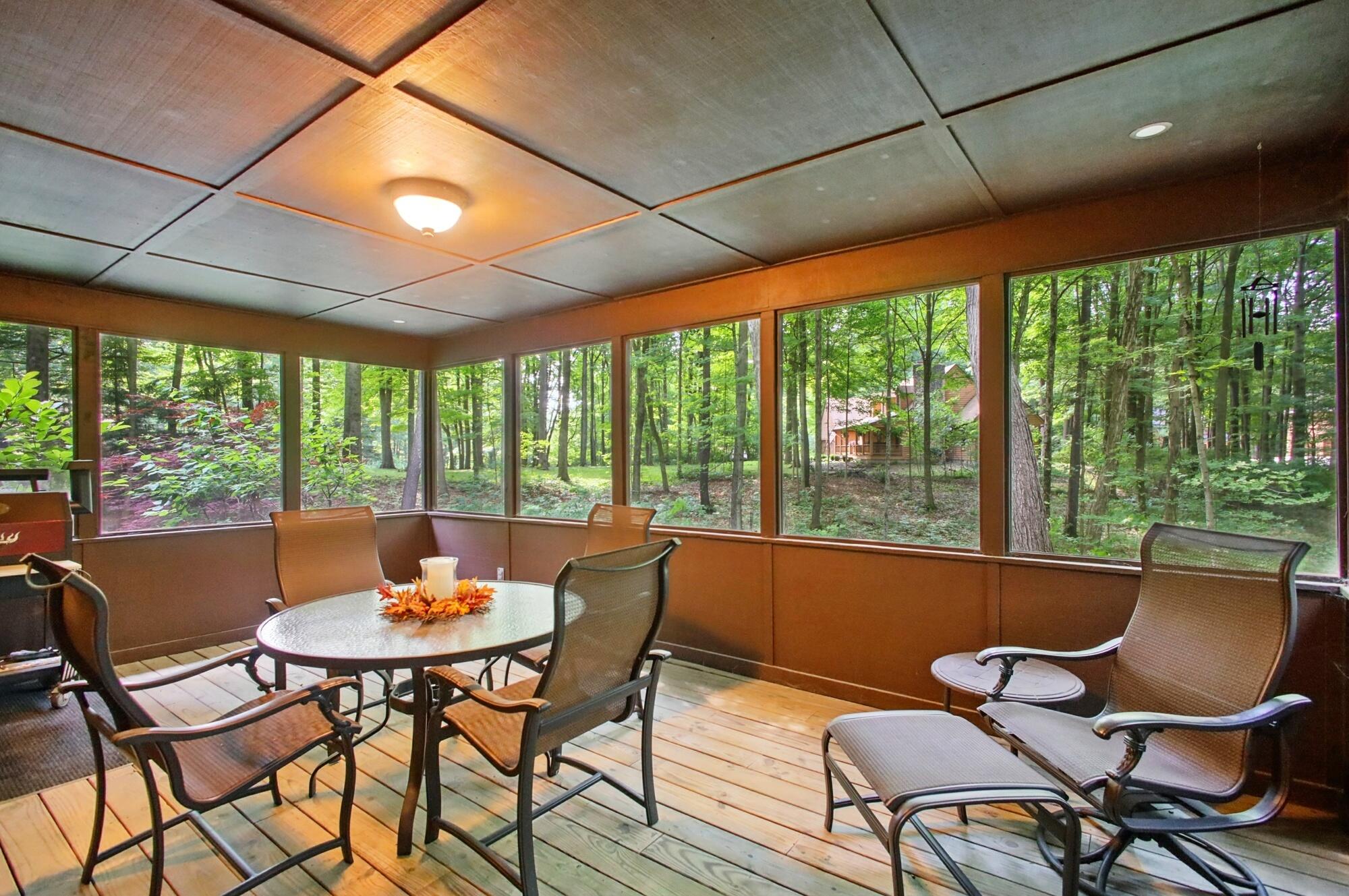 Springfield, Ohio, 45504, United States, 4 Bedrooms Bedrooms, ,3 BathroomsBathrooms,Residential,For Sale,1927340