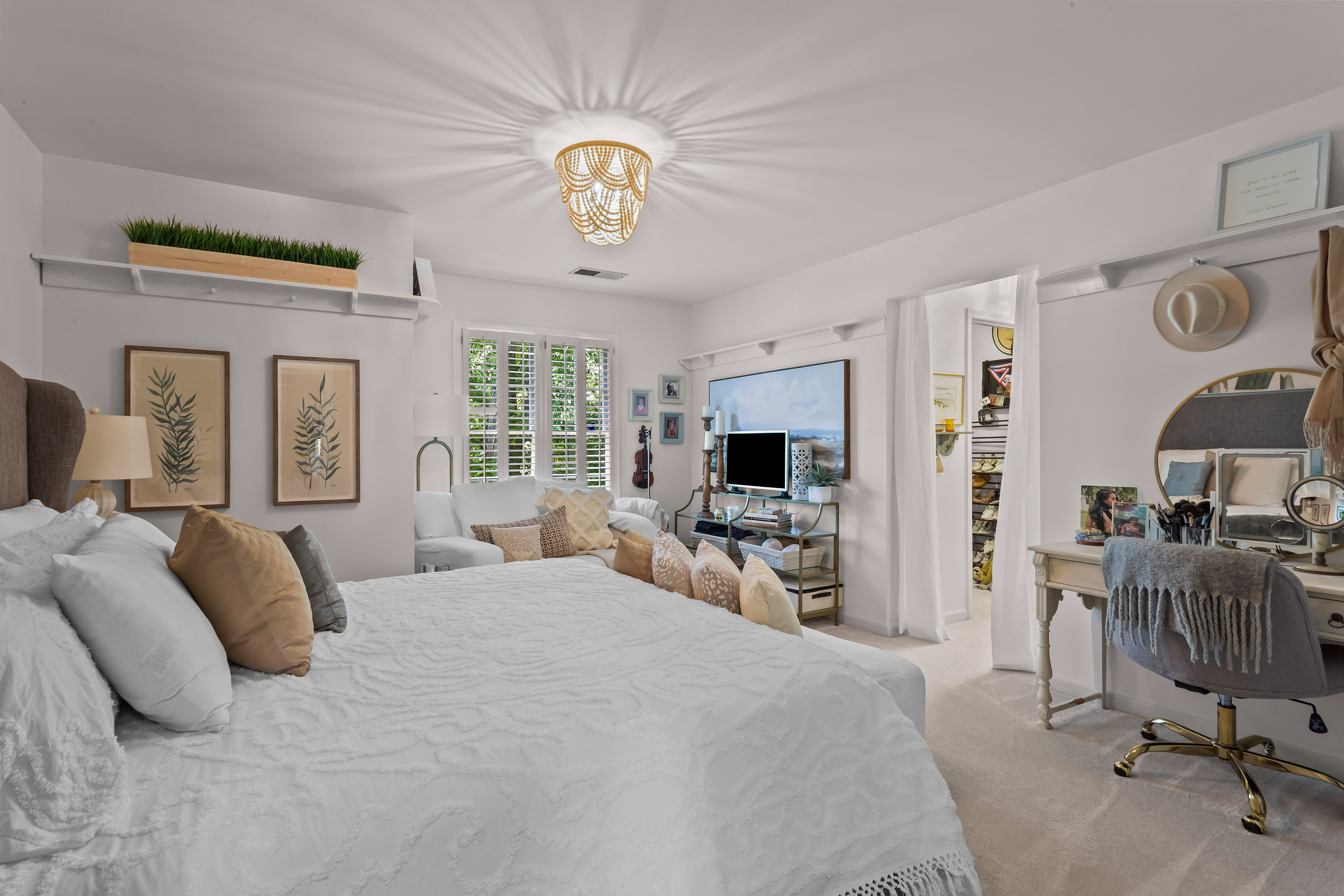  Timeless Elegance in Roswell
