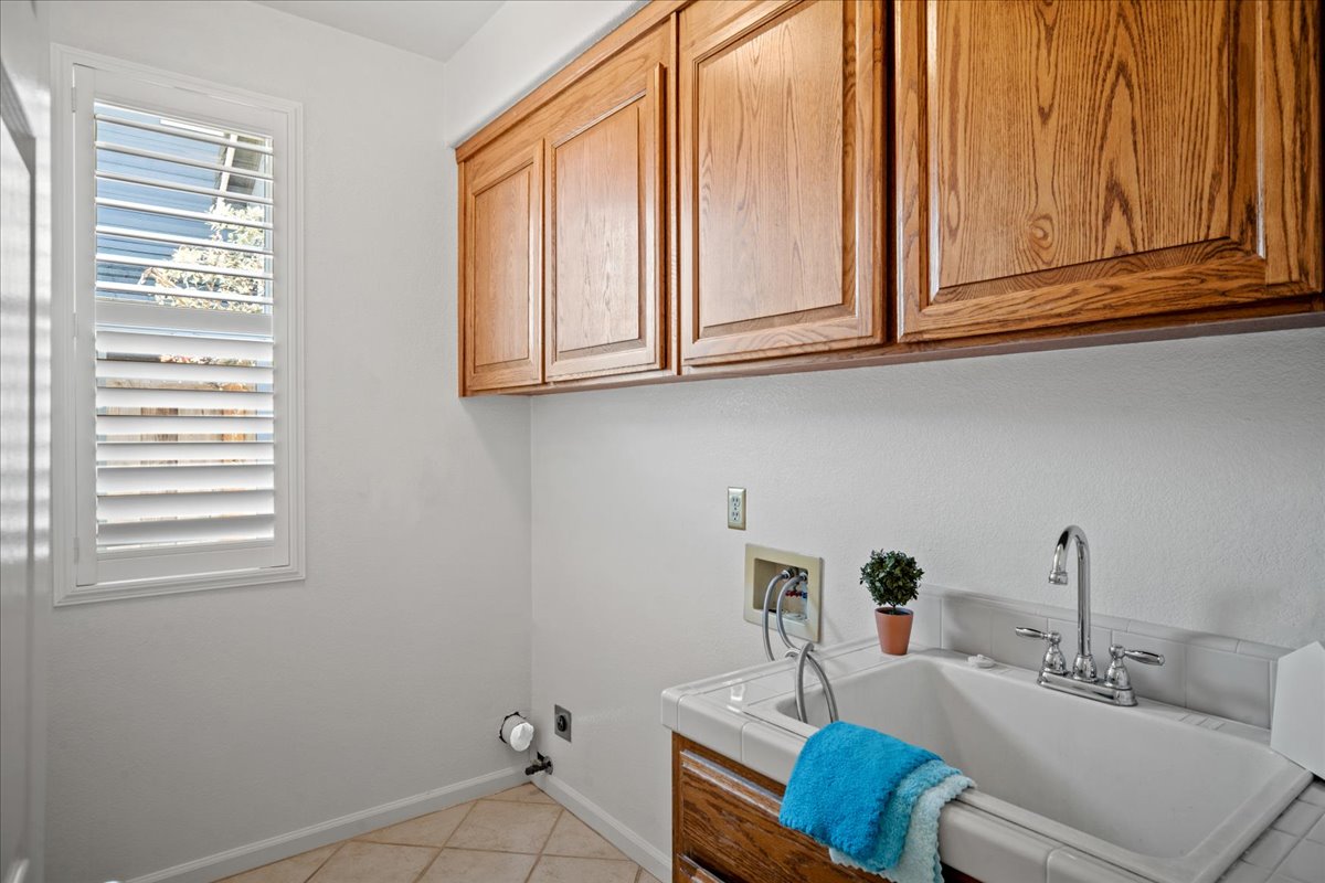 Salinas, California, 93908, United States, 3 Bedrooms Bedrooms, ,2 BathroomsBathrooms,Residential,For Sale,1914663