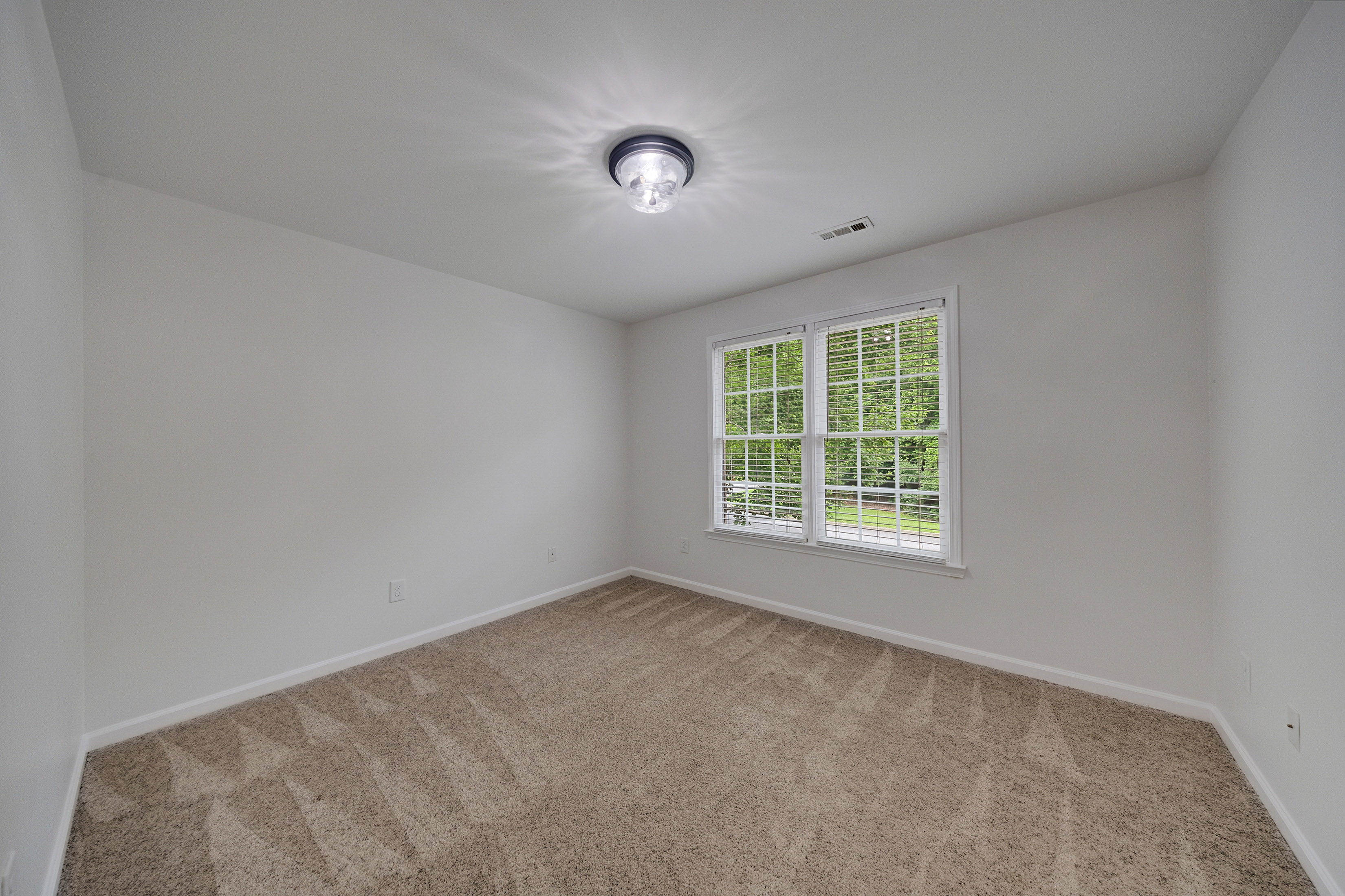  Stunning Craftsman-Style Home Featuring a Desirable Primary Suite on Main Level - 物件實景