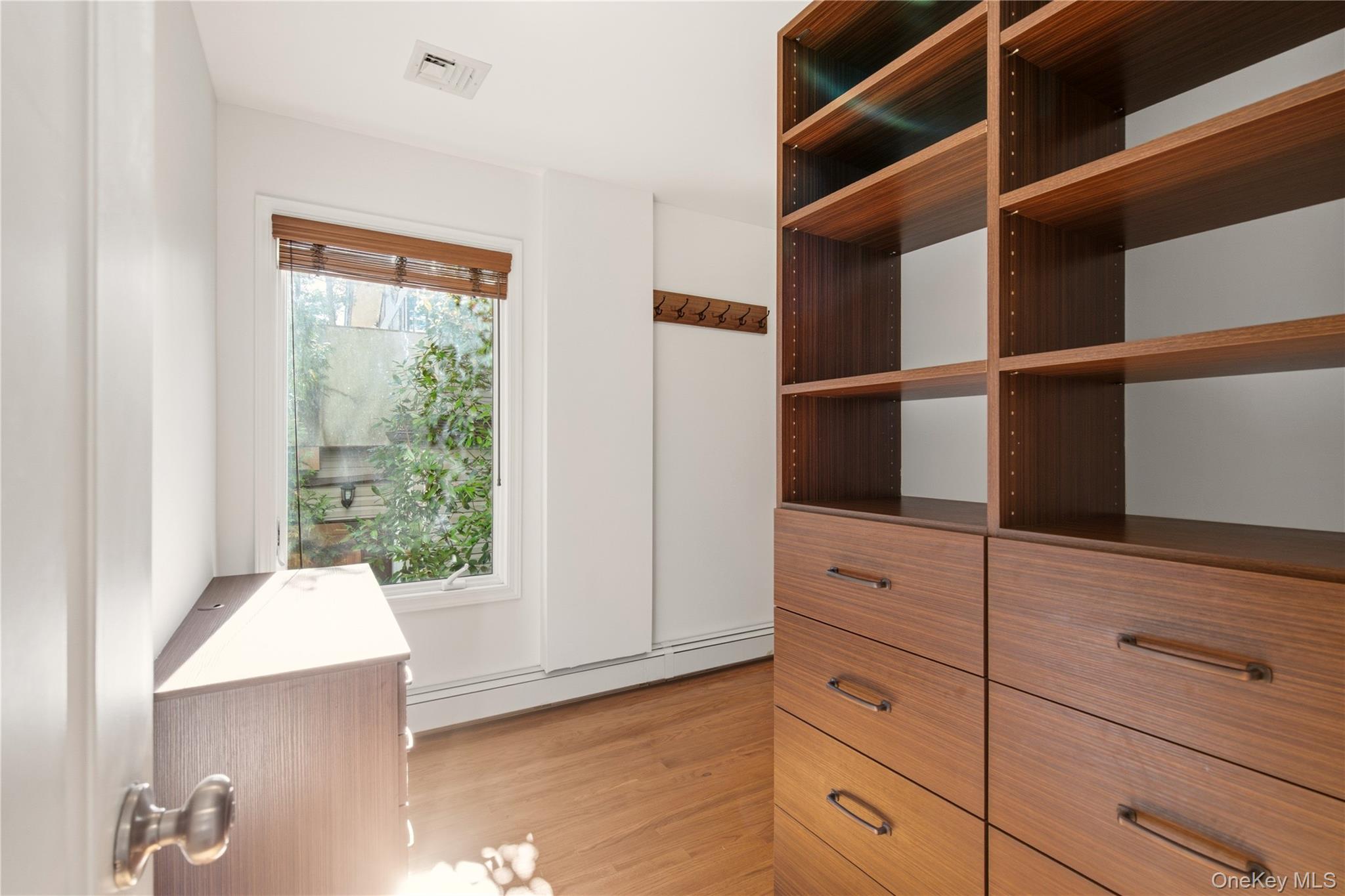  565 Mckinley Terrace, Centerport, NY, 11721 - 物件實景