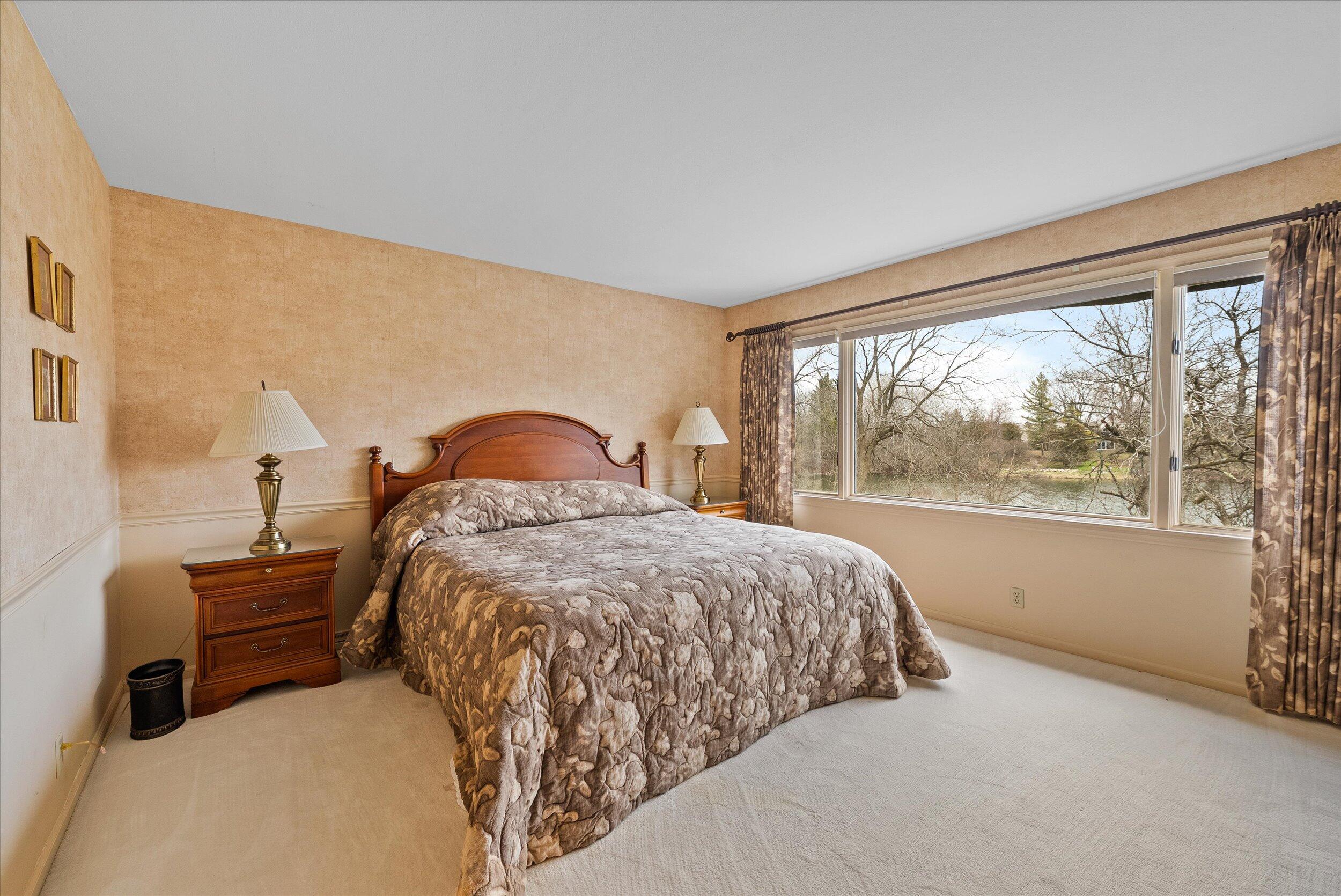 Mequon, Wisconsin, 53097, United States, 5 Bedrooms Bedrooms, ,5 BathroomsBathrooms,Residential,For Sale,1907648