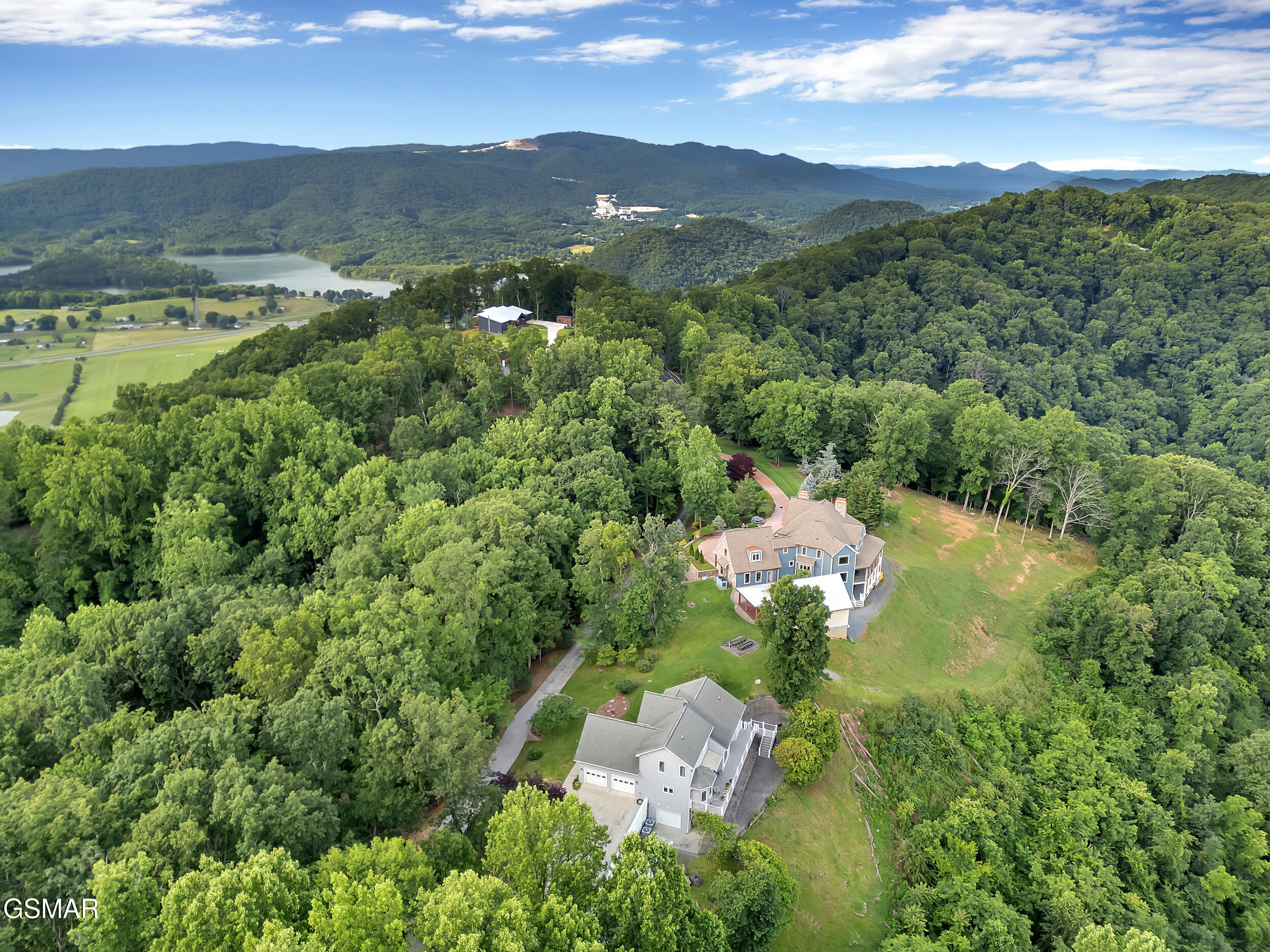 Mooresburg, Tennessee, 37811, United States, 2 Bedrooms Bedrooms, ,4 BathroomsBathrooms,Residential,For Sale,1861149